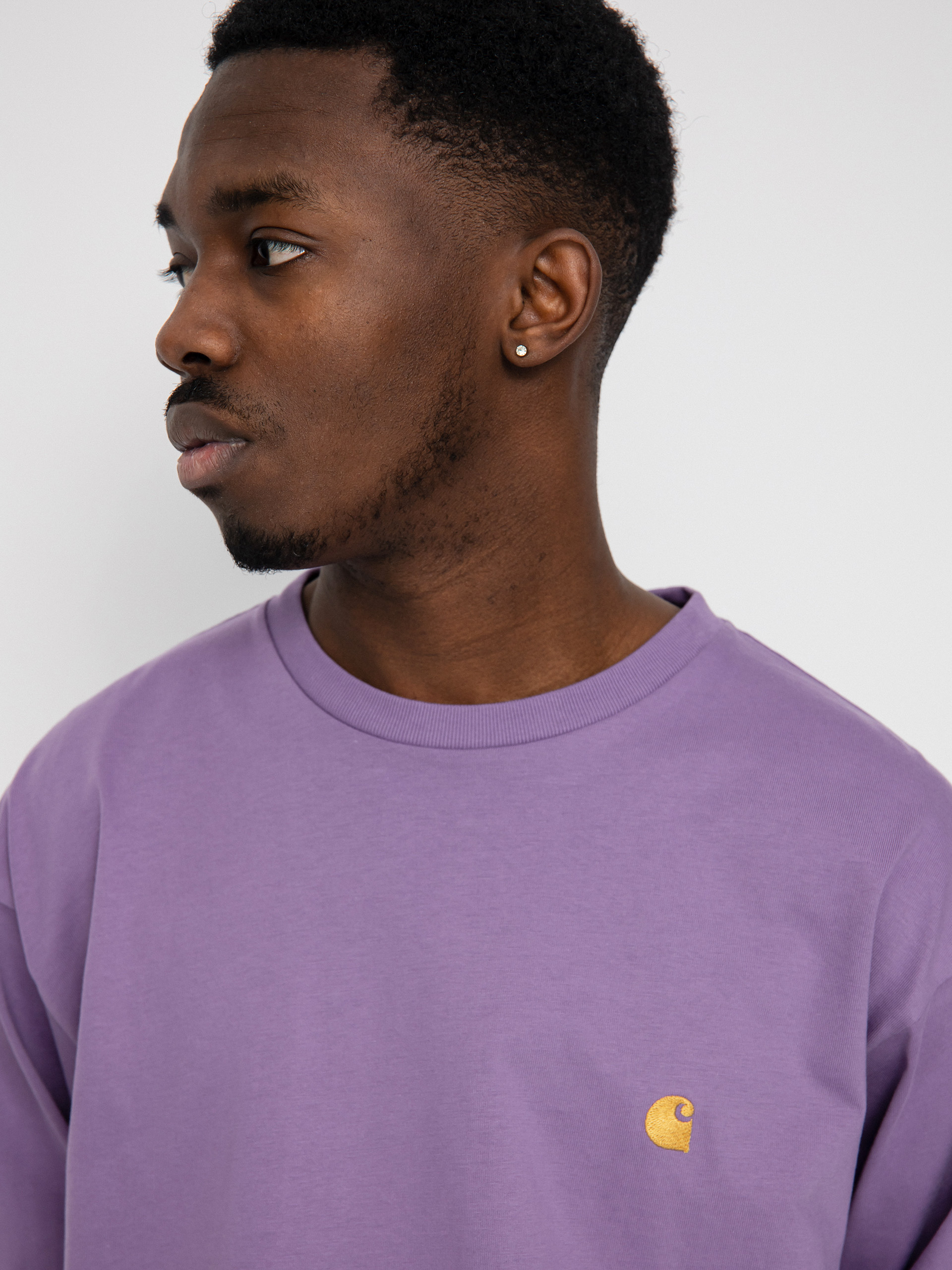 Triko Carhartt WIP Chase (violanda/gold)