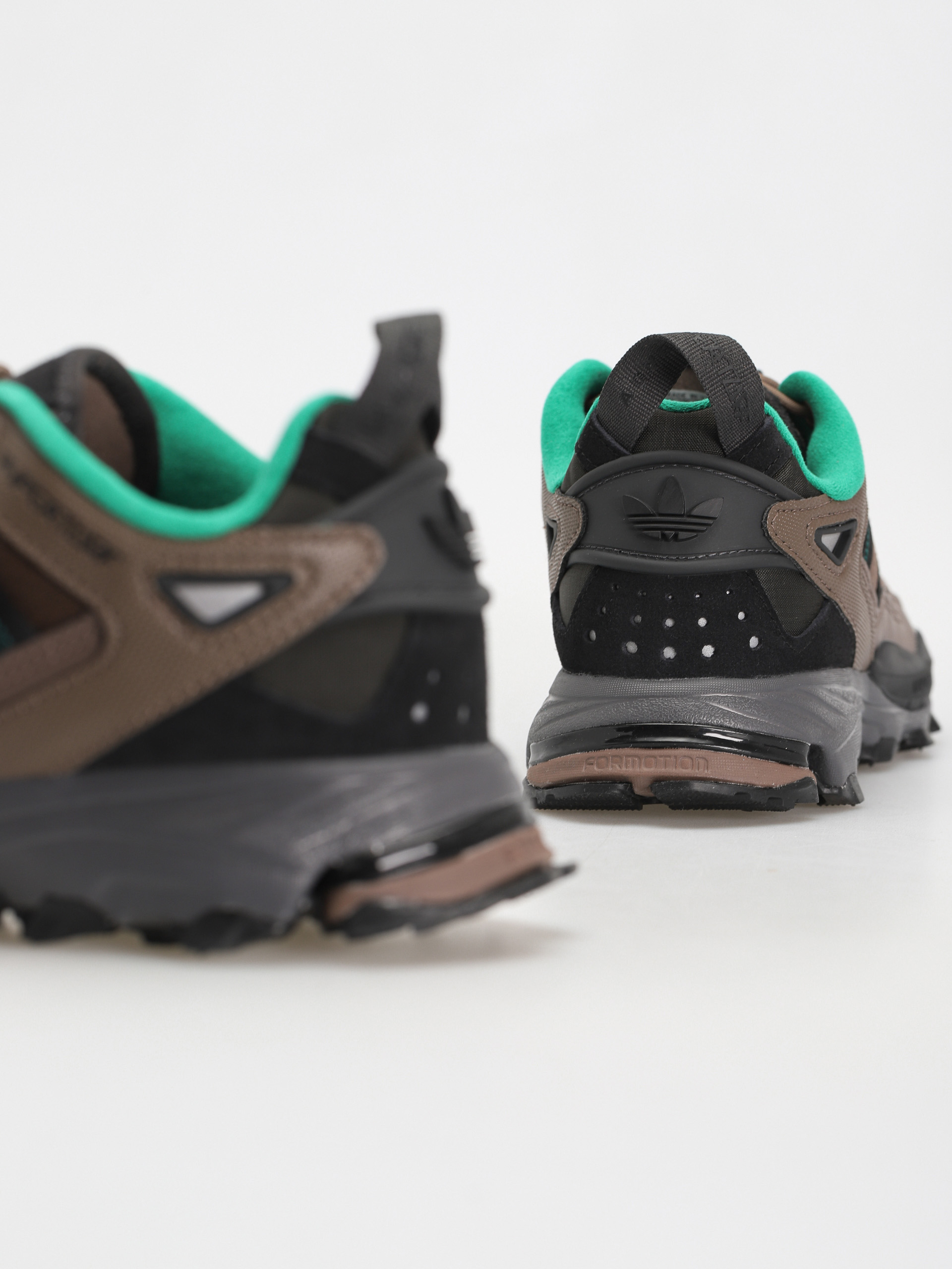 Topánky adidas Originals Hyperturf (earstr/cblack/cgreen)