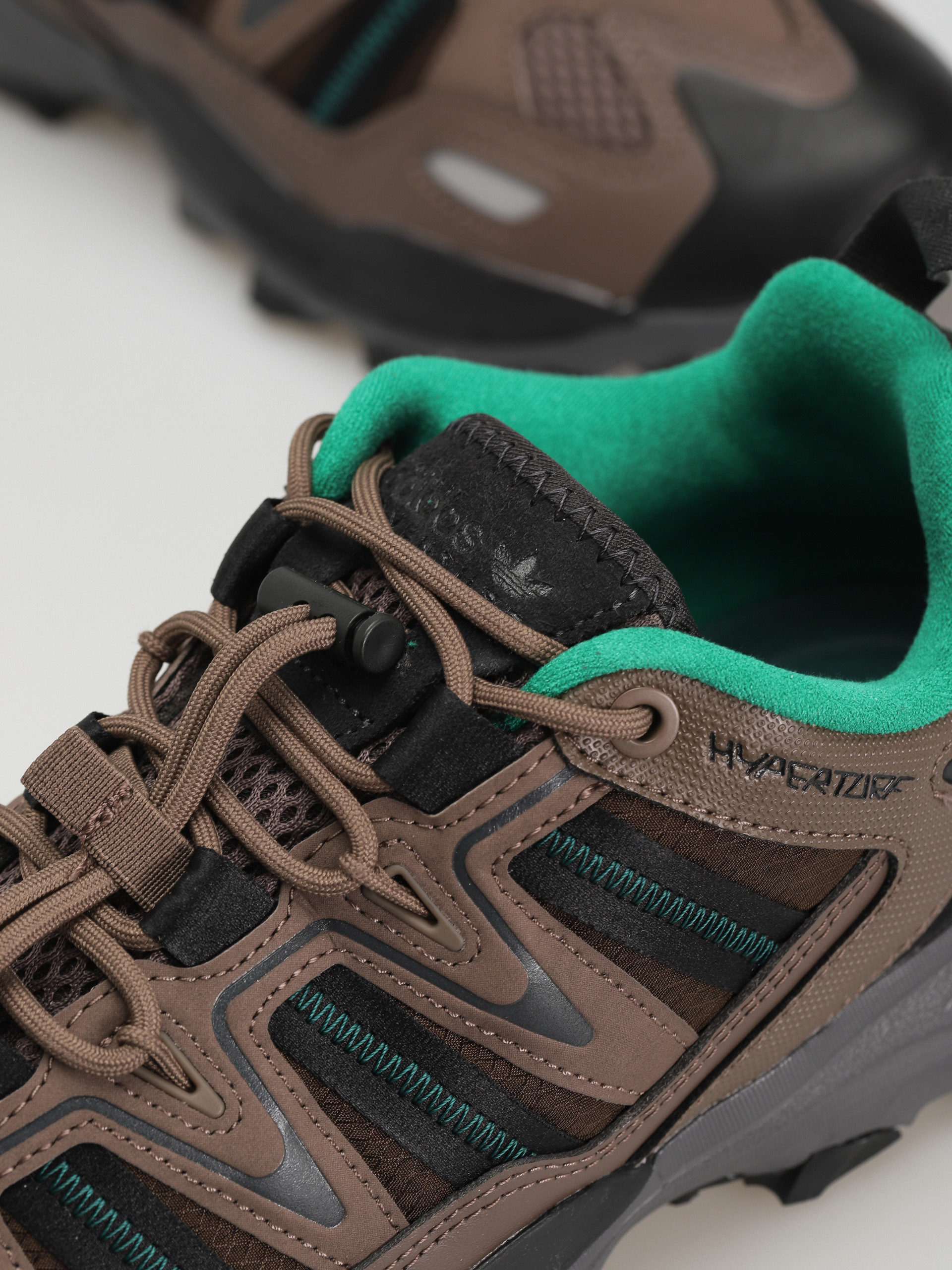 Topánky adidas Originals Hyperturf (earstr/cblack/cgreen)