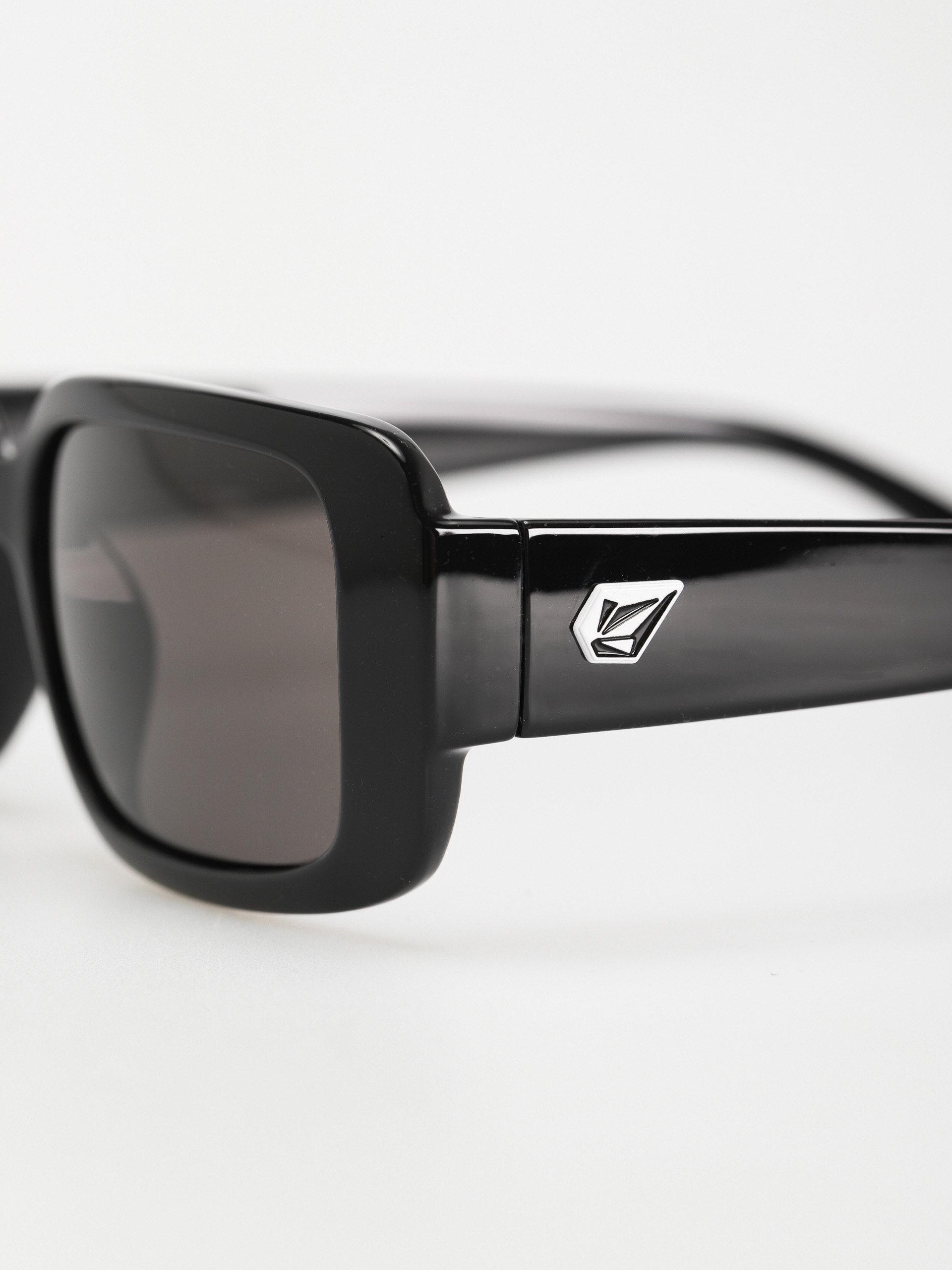 Slnečné okuliare Volcom True (gloss black/gray)