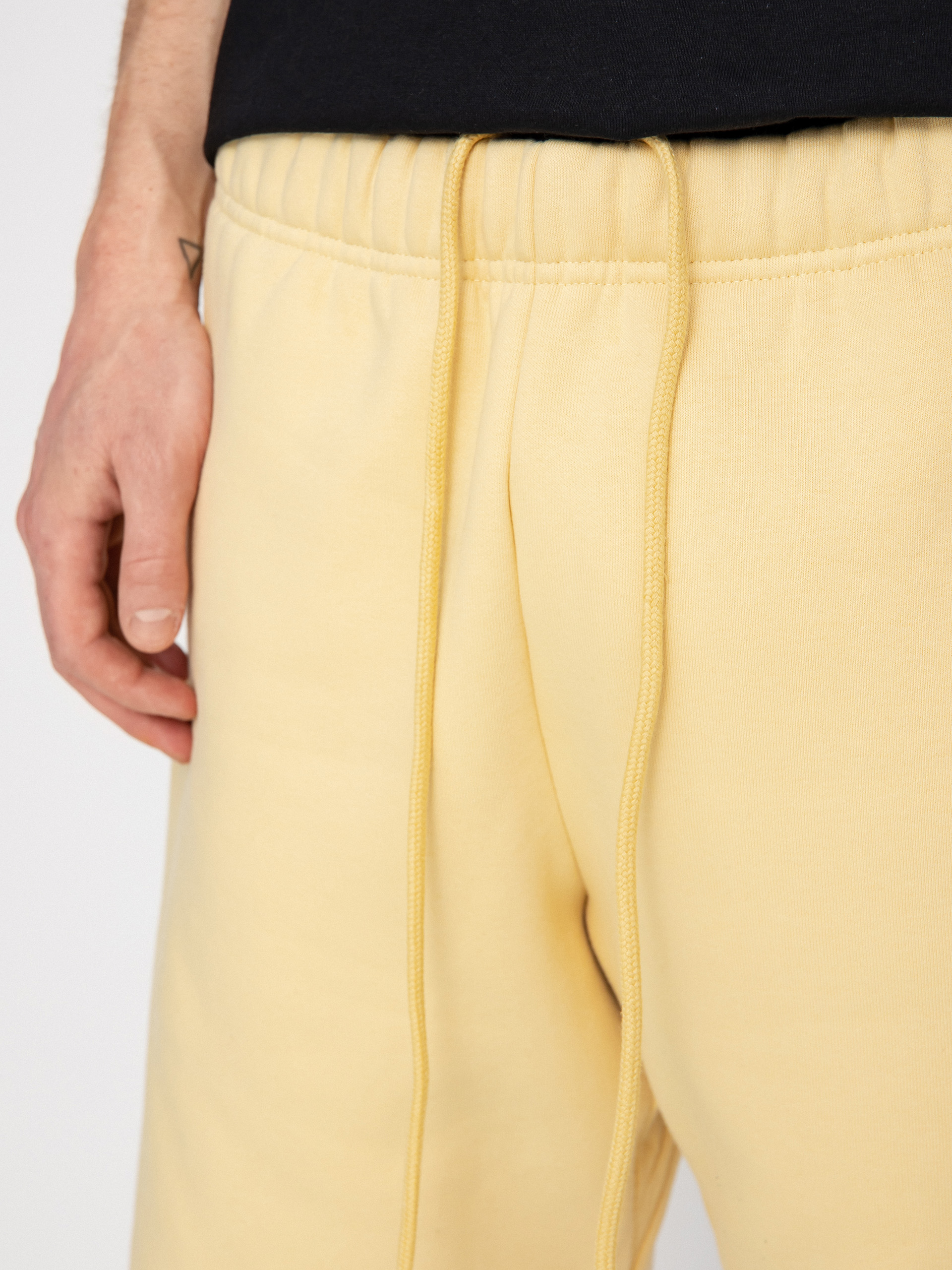 Kraťasy Carhartt WIP Chase (citron/gold)