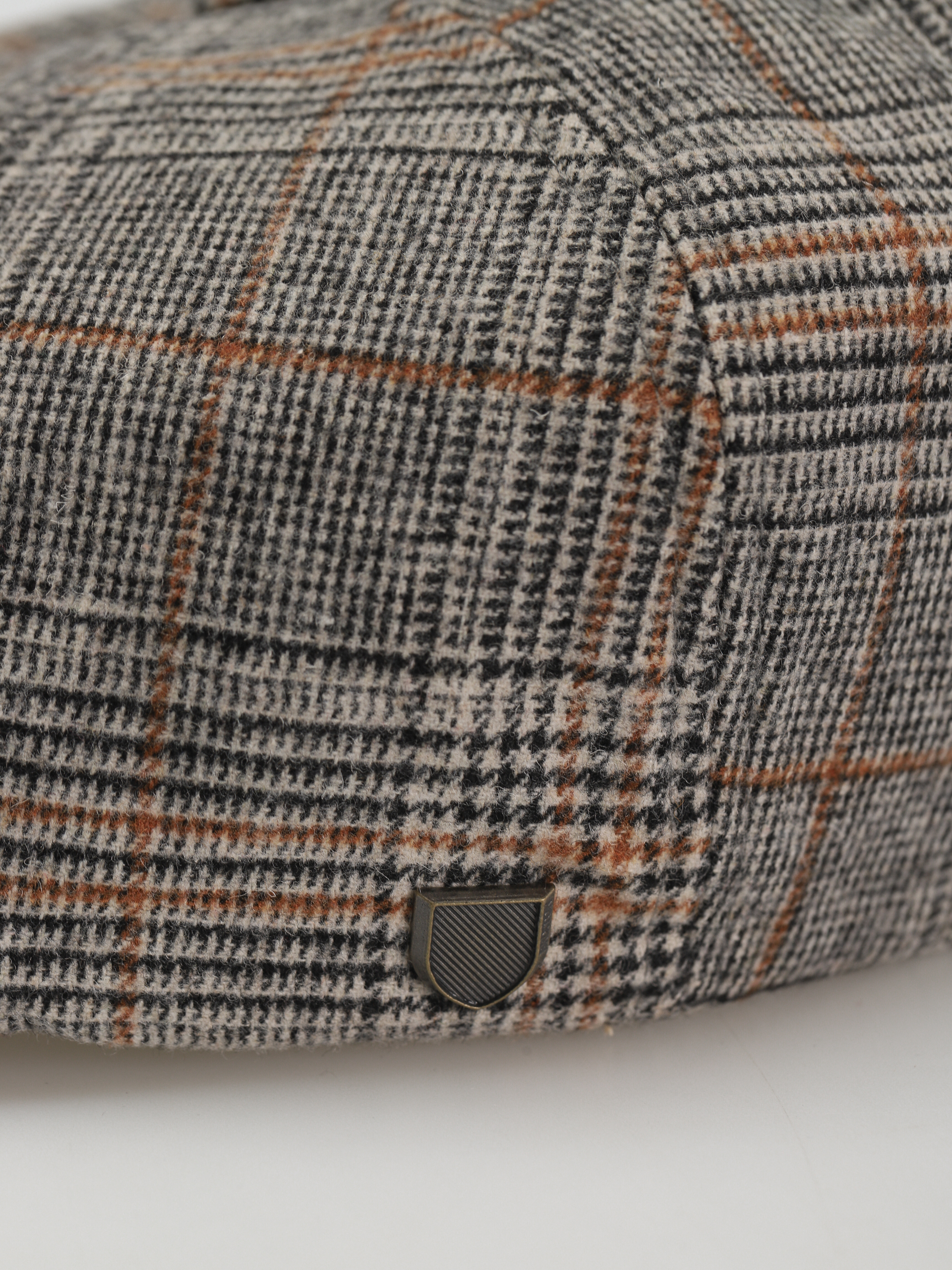 Klobúk so šiltom Brixton Brood Snap Cap (off white/black/paradise orang)