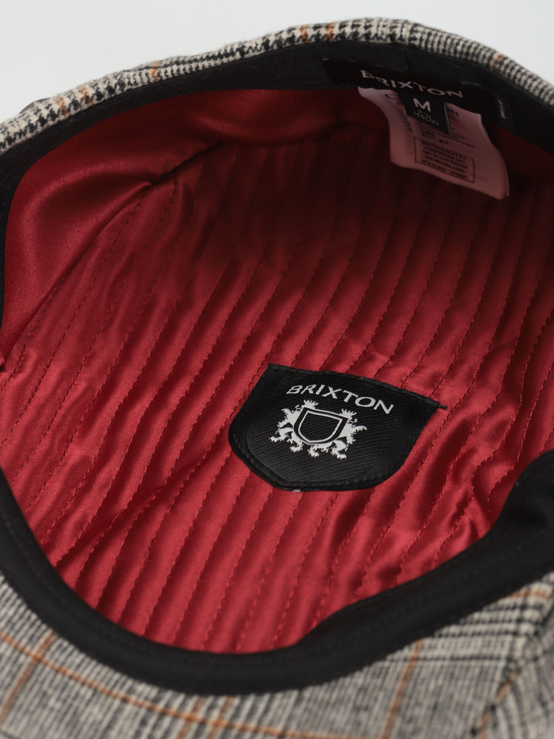 Klobúk so šiltom Brixton Brood Snap Cap (off white/black/paradise orang)