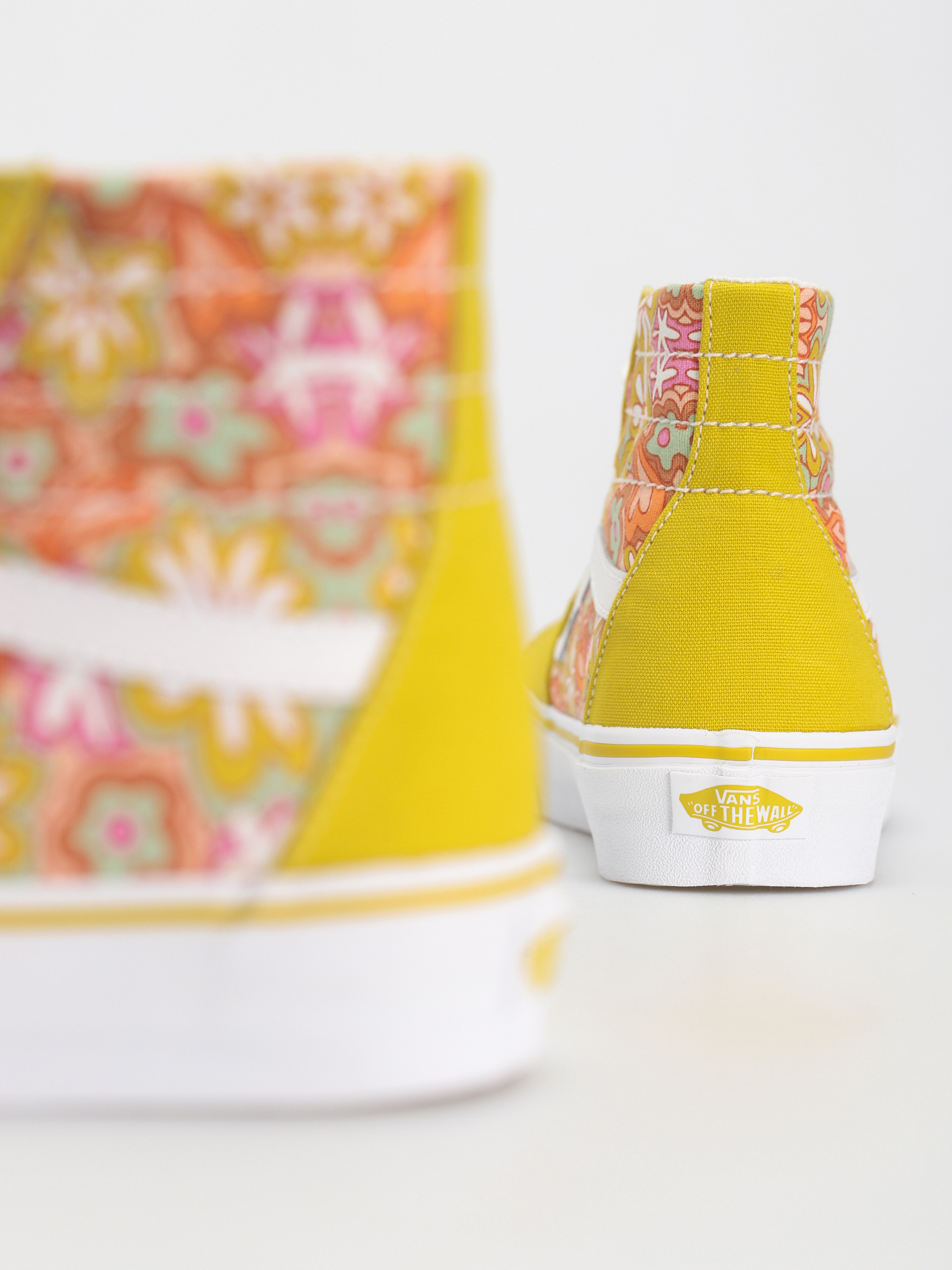 Topánky Vans Sk8 Hi Tapered Wmn (psychedelic resort passion fruit)