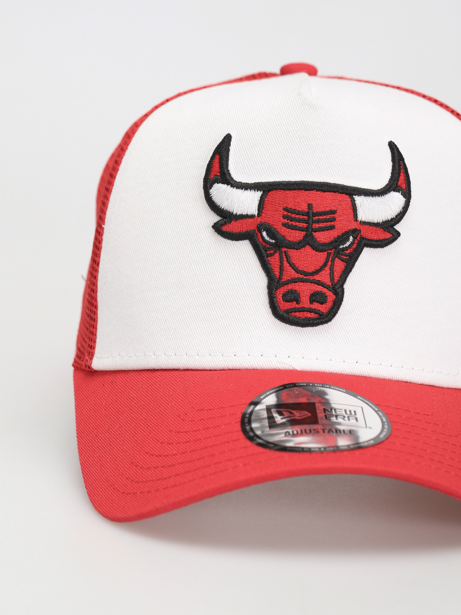Šiltovka New Era Team Colour Block Trucker Chicago Bulls (white/red)
