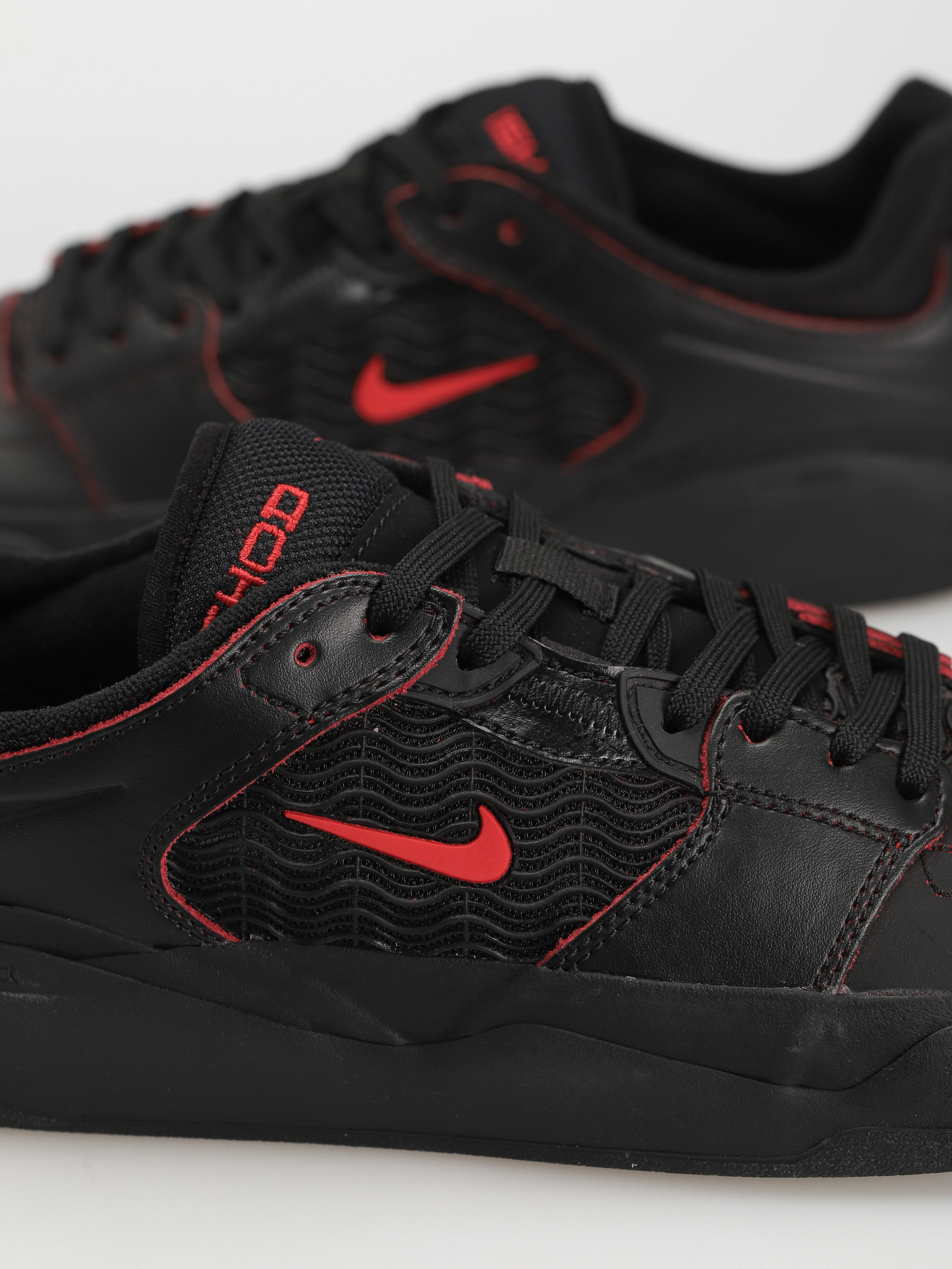 Topánky Nike SB Ishod Premium (black/university red black black)