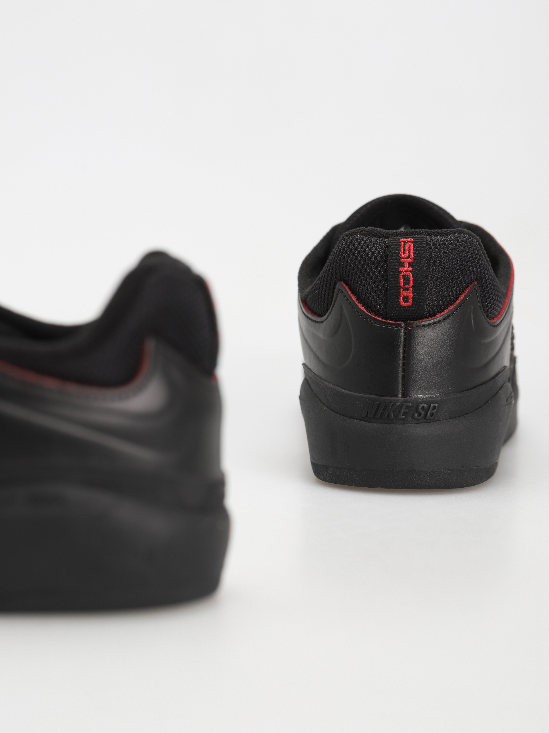 Topánky Nike SB Ishod Premium (black/university red black black)