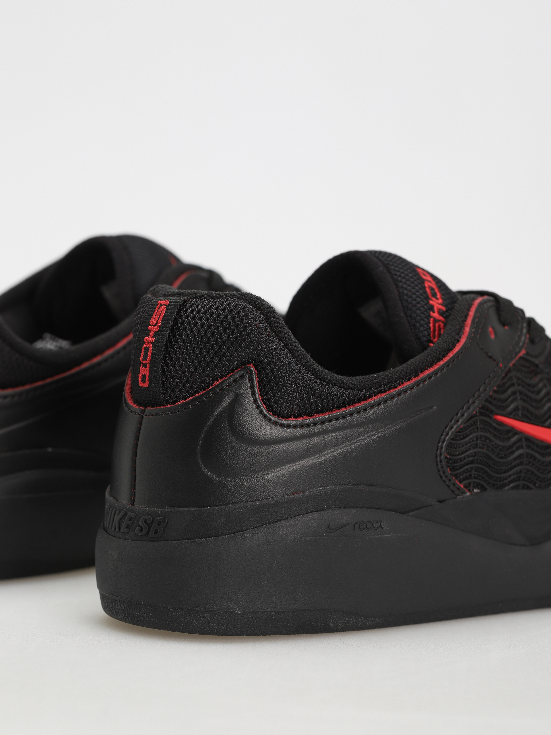 Topánky Nike SB Ishod Premium (black/university red black black)
