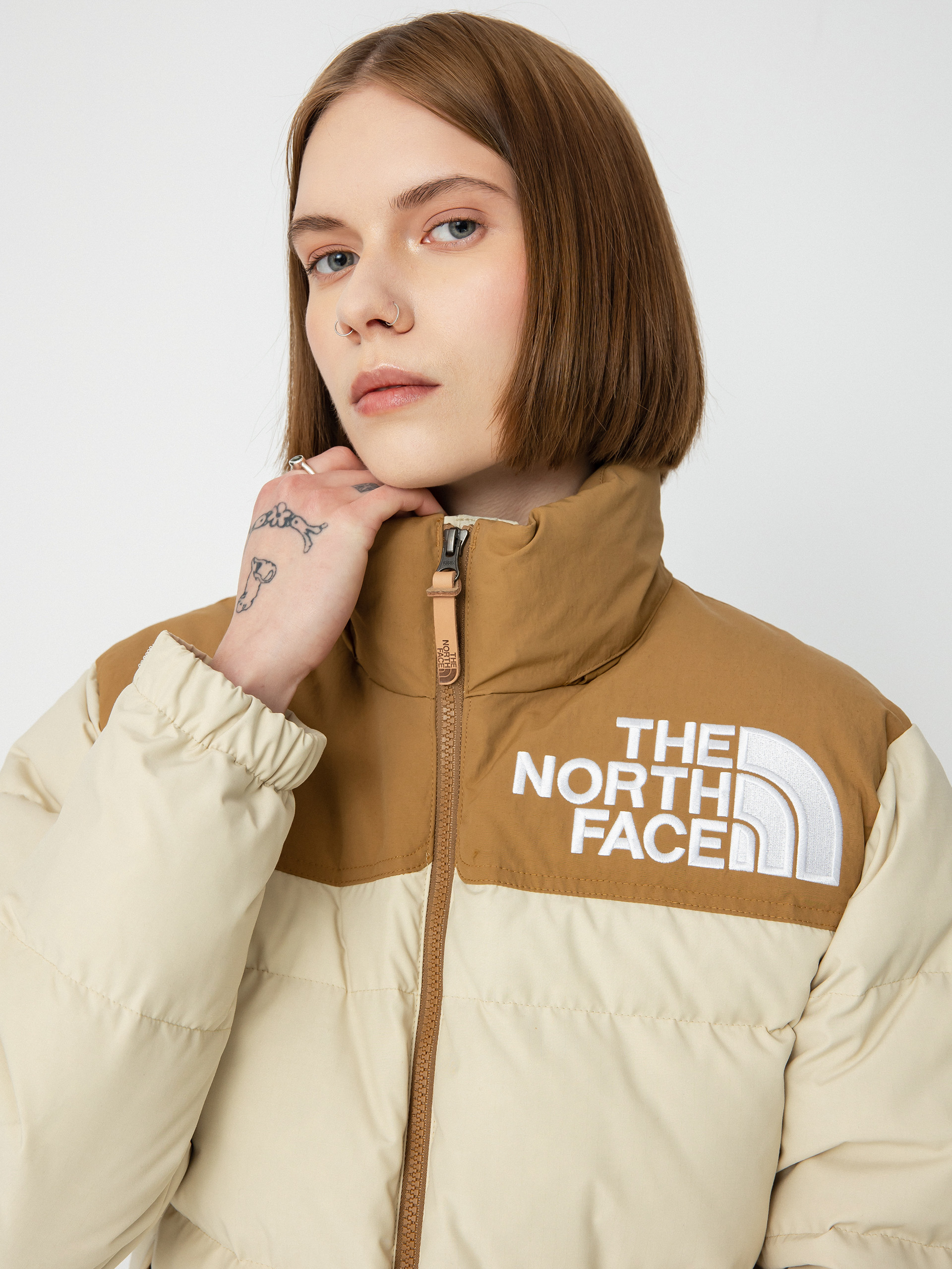 Bunda The North Face 92 Low-Fi Hi-Tek Nuptse Wmn (gravel/utility brown)