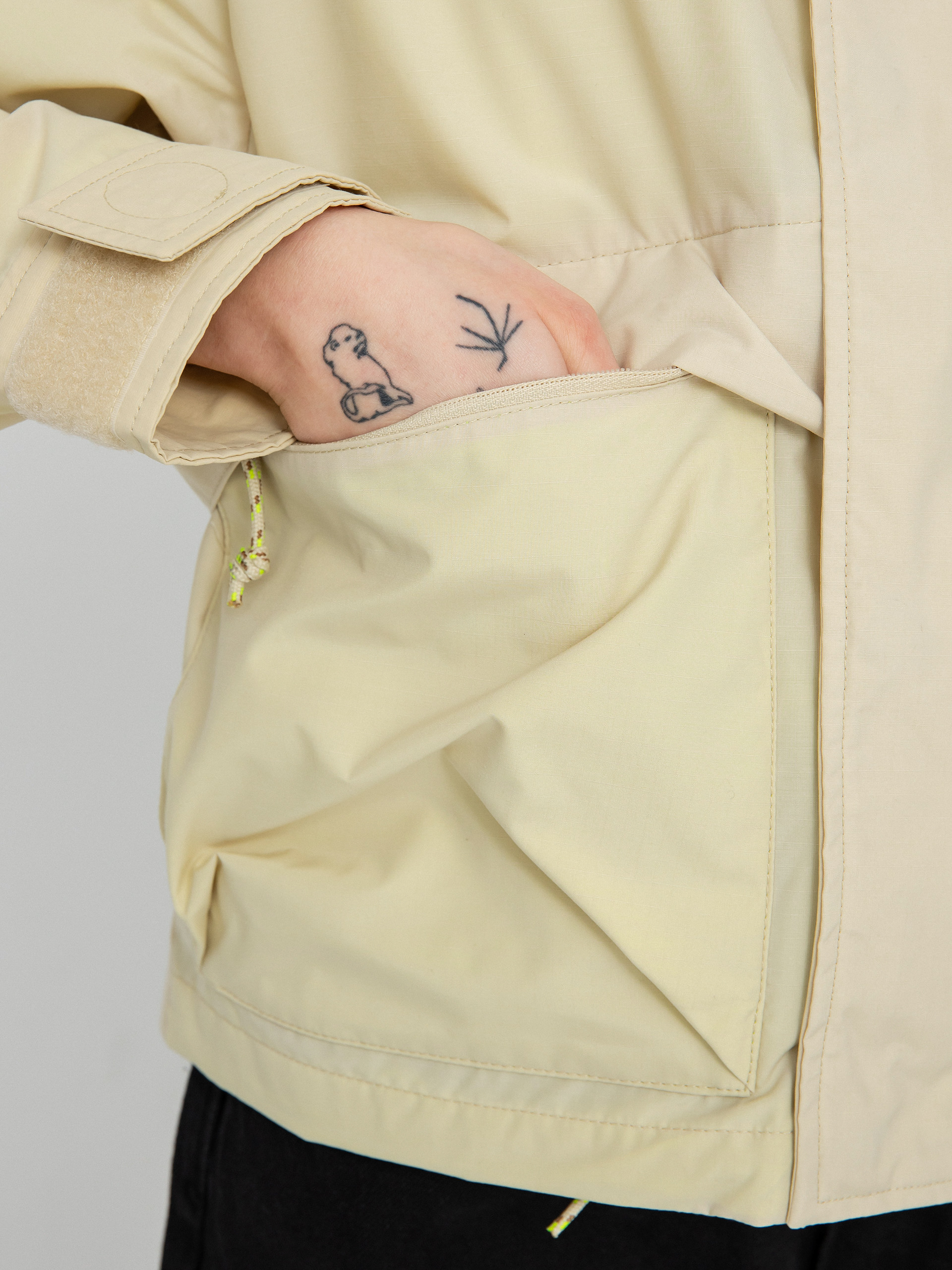 Bunda The North Face 86 Low-Fi Hi-Tek Mountain Short Wmn (gravel)