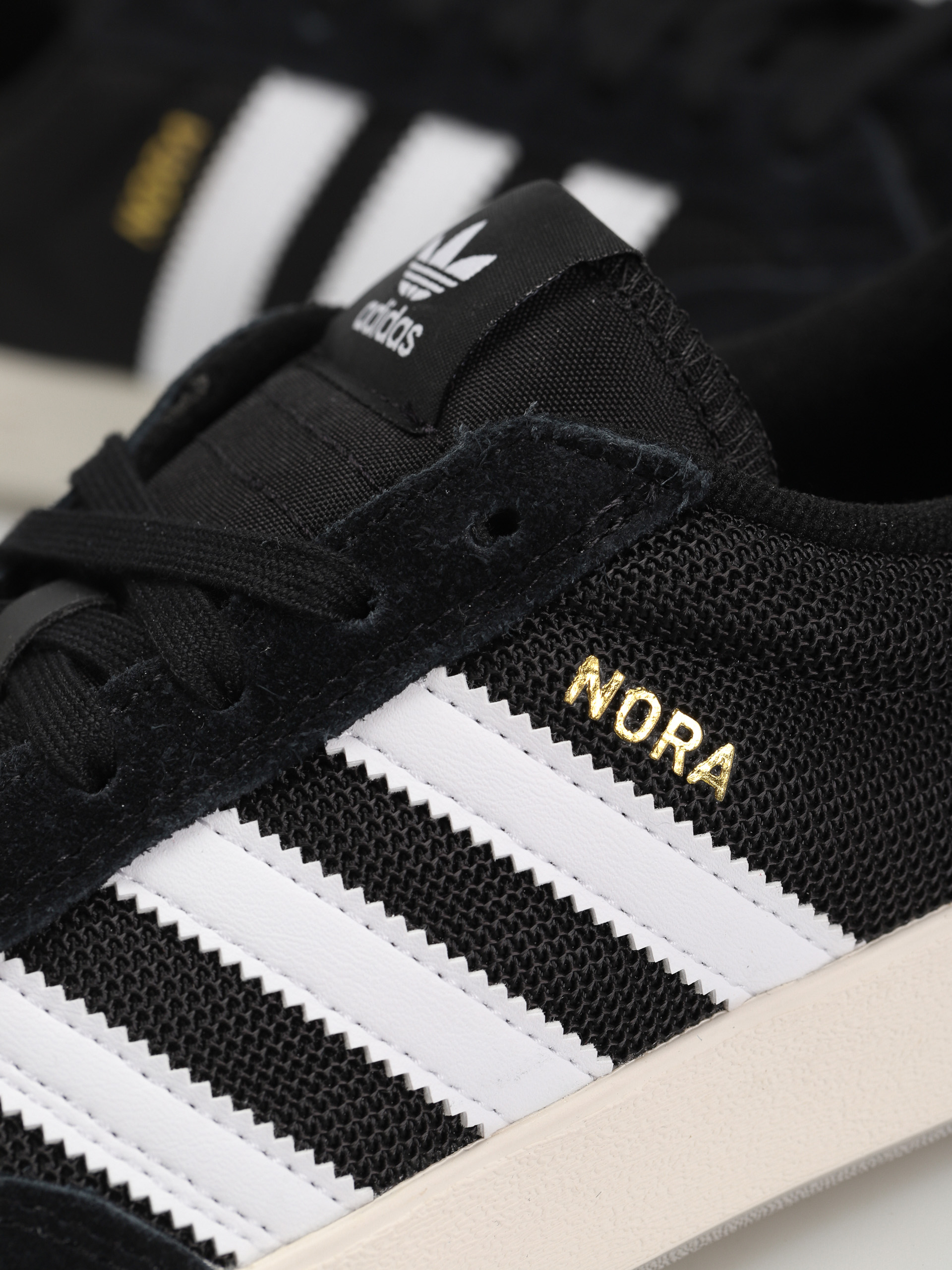 Topánky adidas Nora (cblack/ftwwht/gretwo)