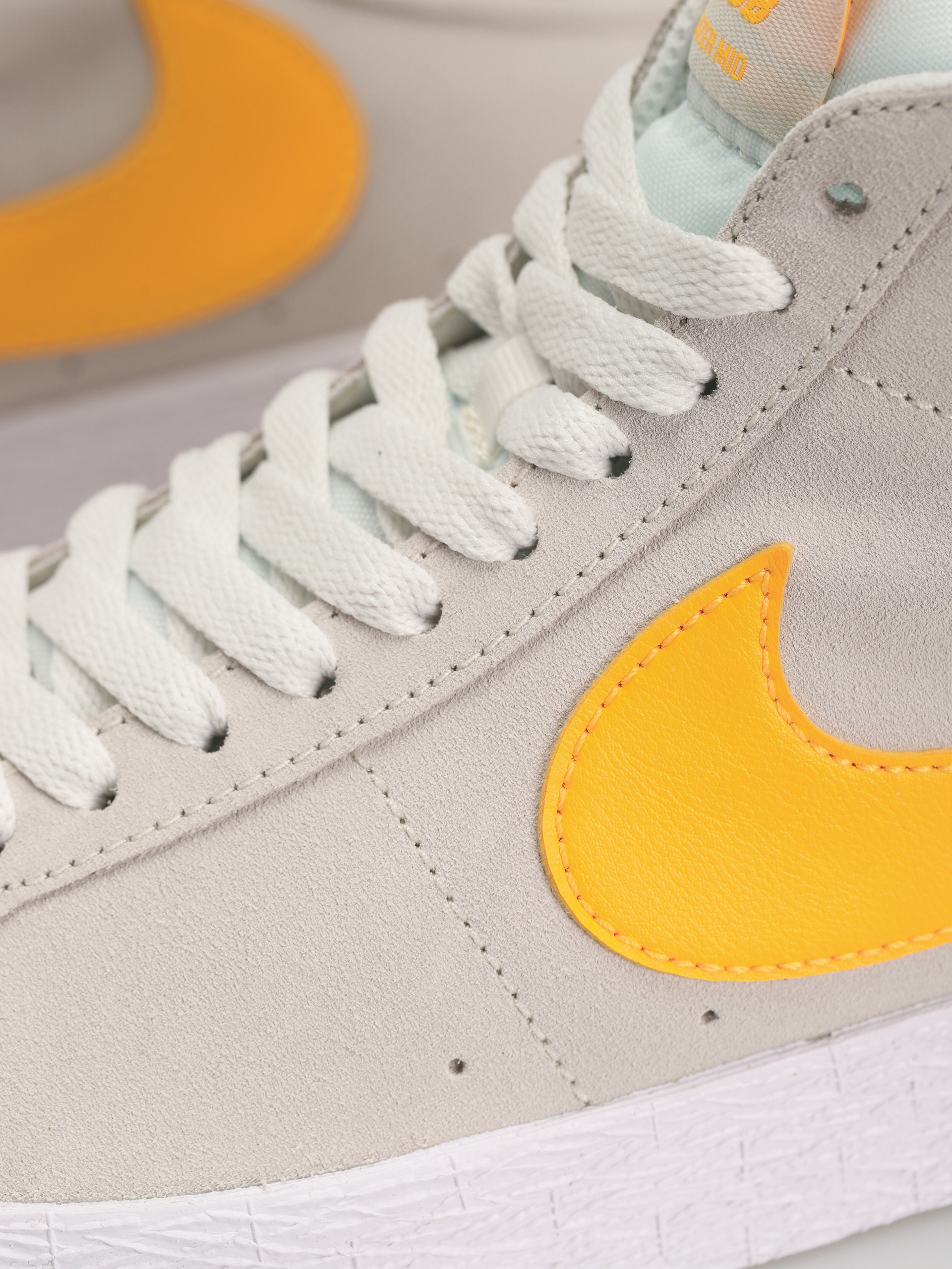 Topánky Nike SB Zoom Blazer Mid (summit white/laser orange summit white)