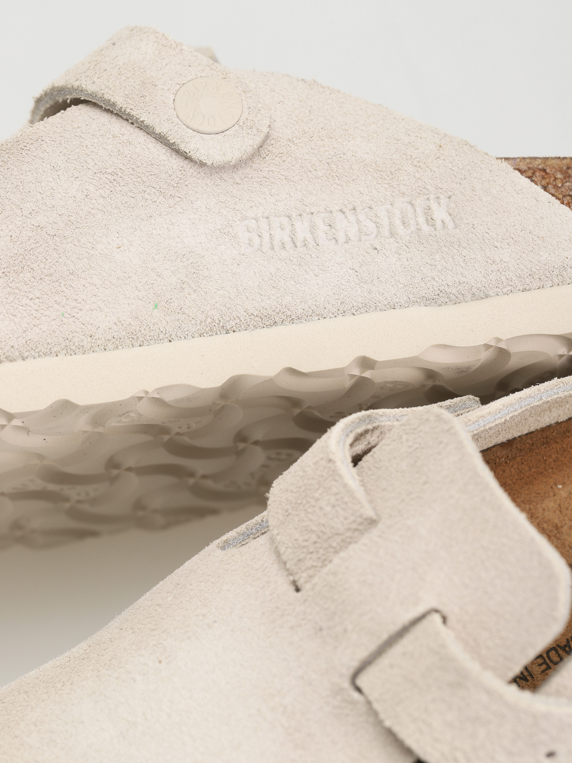 Šľapky Birkenstock Boston Suede Narrow Wmn (modern suede antique white)