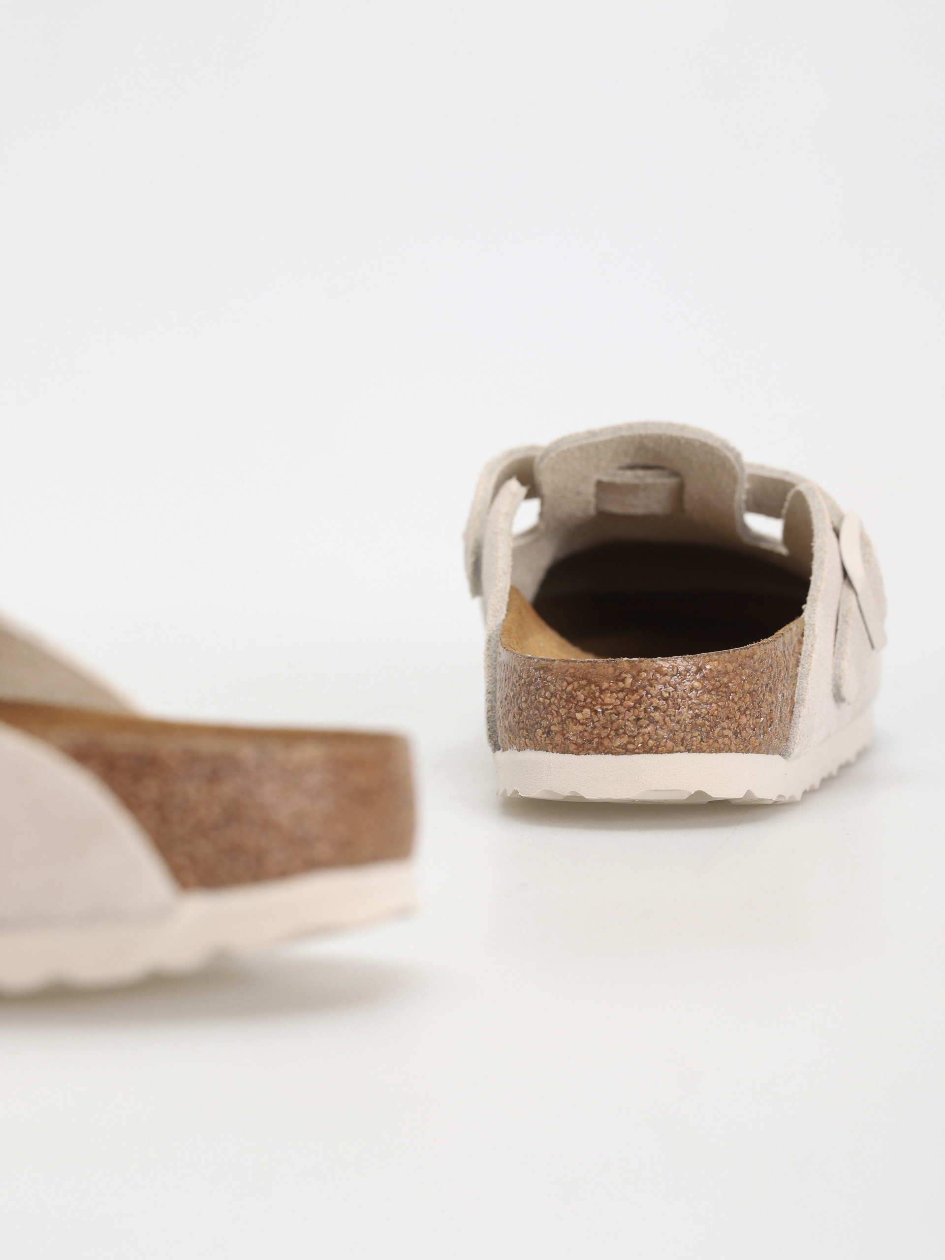 Šľapky Birkenstock Boston Suede Narrow Wmn (modern suede antique white)