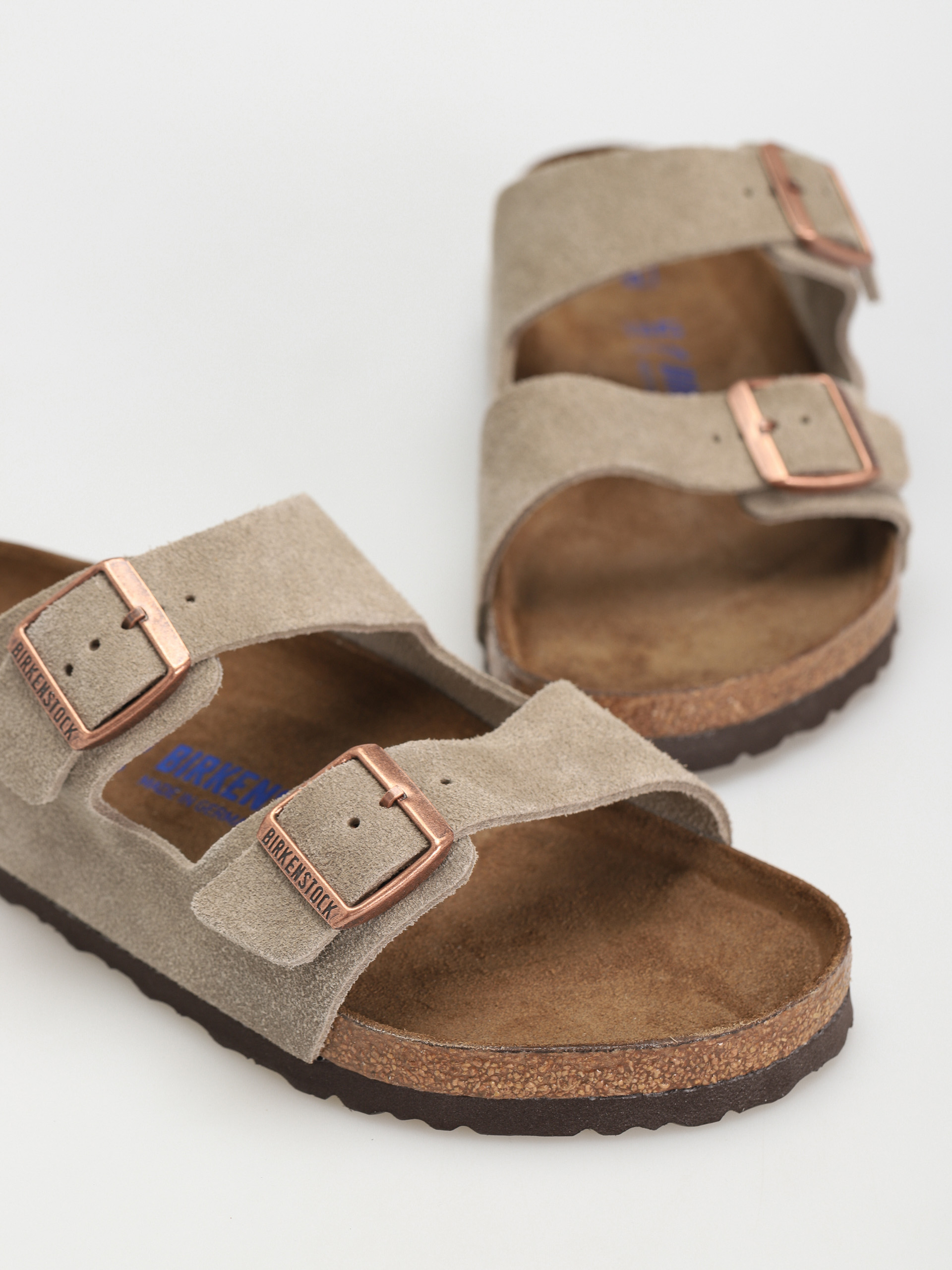 Šľapky Birkenstock Arizona Suede Regular (taupe)