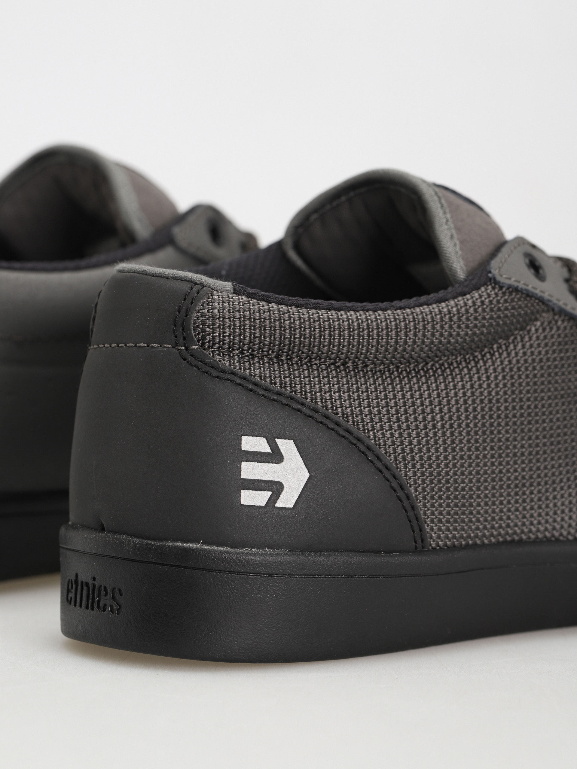 Topánky Etnies Jameson Mid Crank (grey/black/silver)