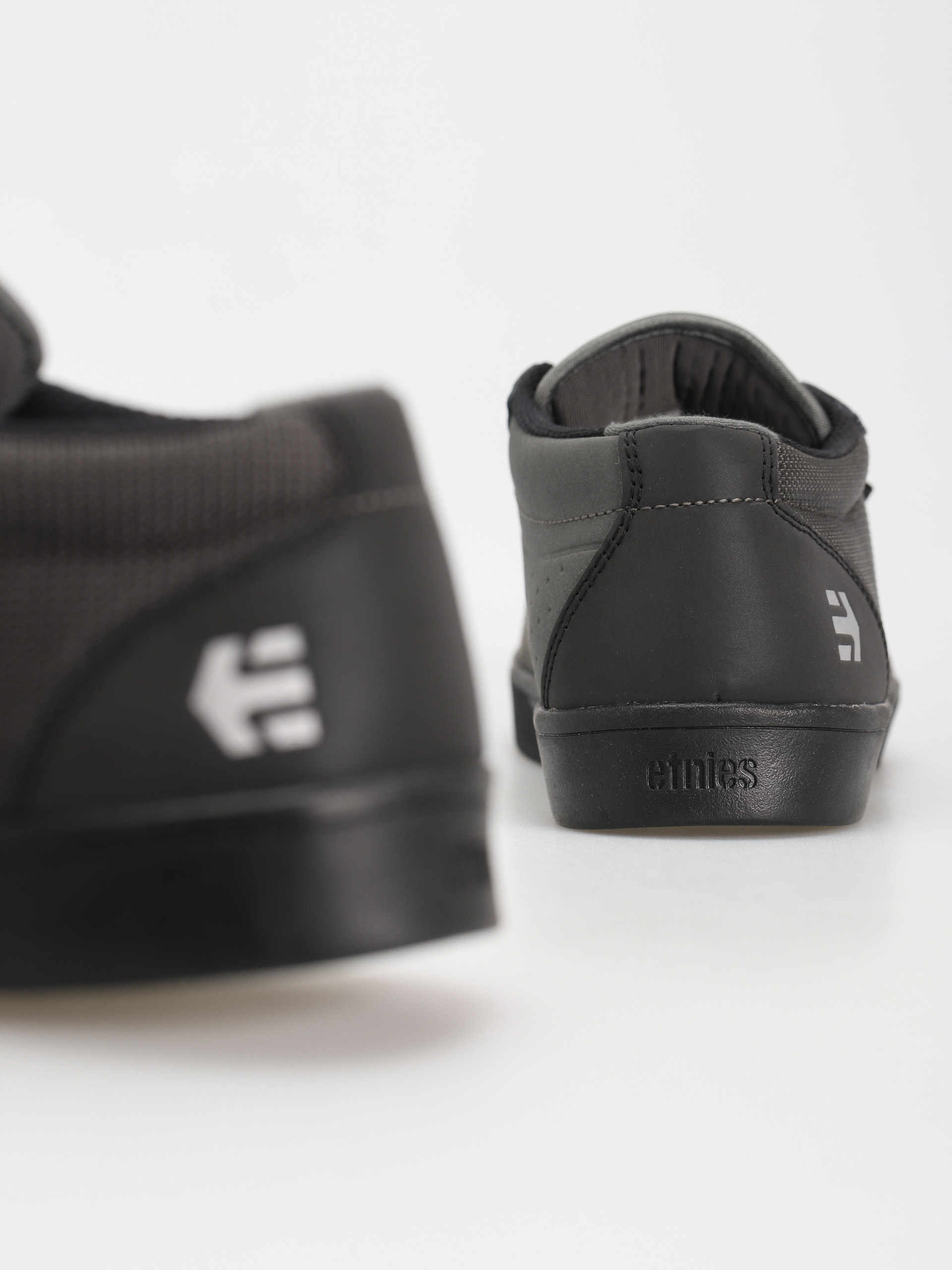 Topánky Etnies Jameson Mid Crank (grey/black/silver)