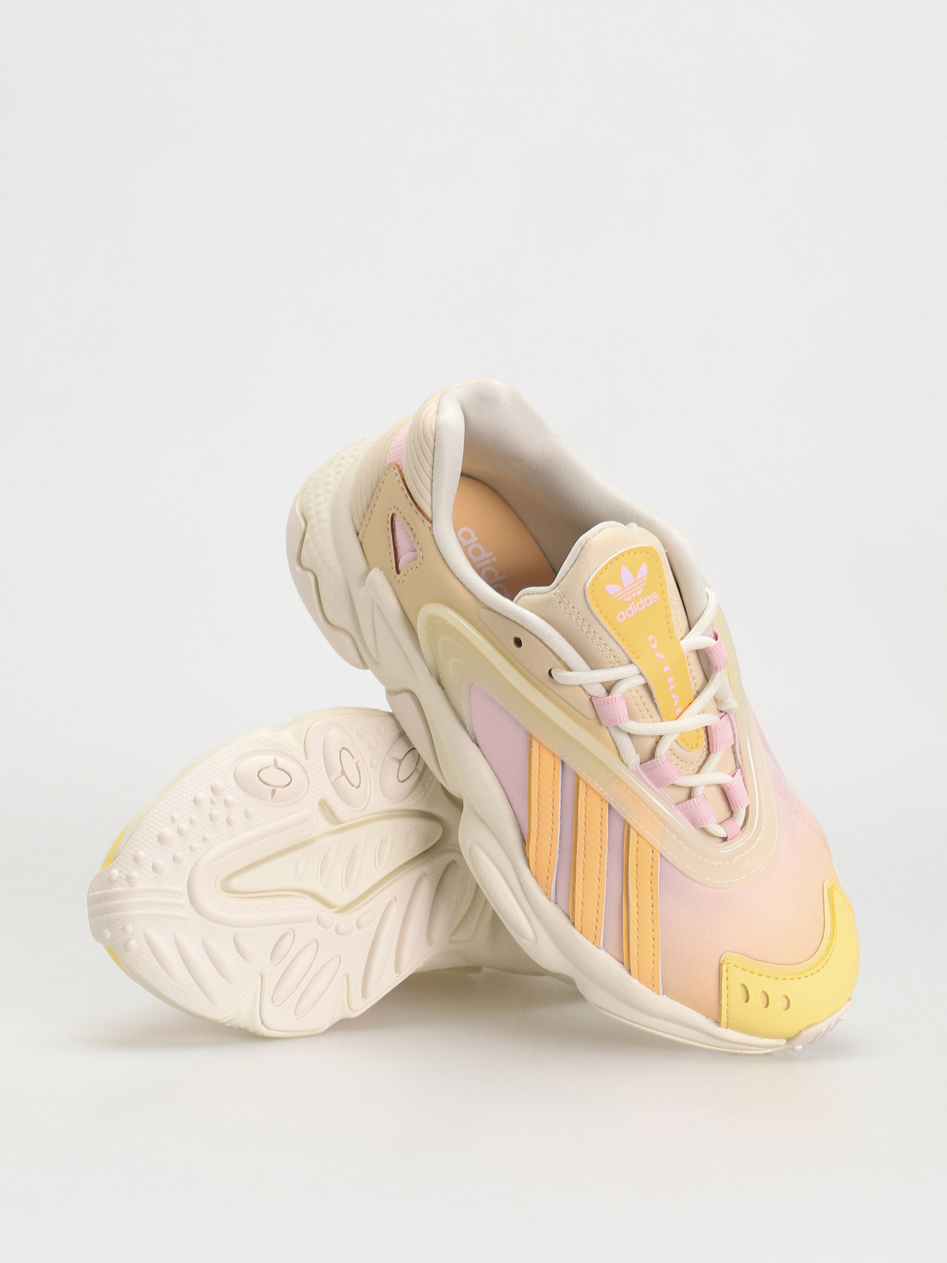 Topánky adidas Originals Oztral Wmn (owhite/aciora/sanstr)