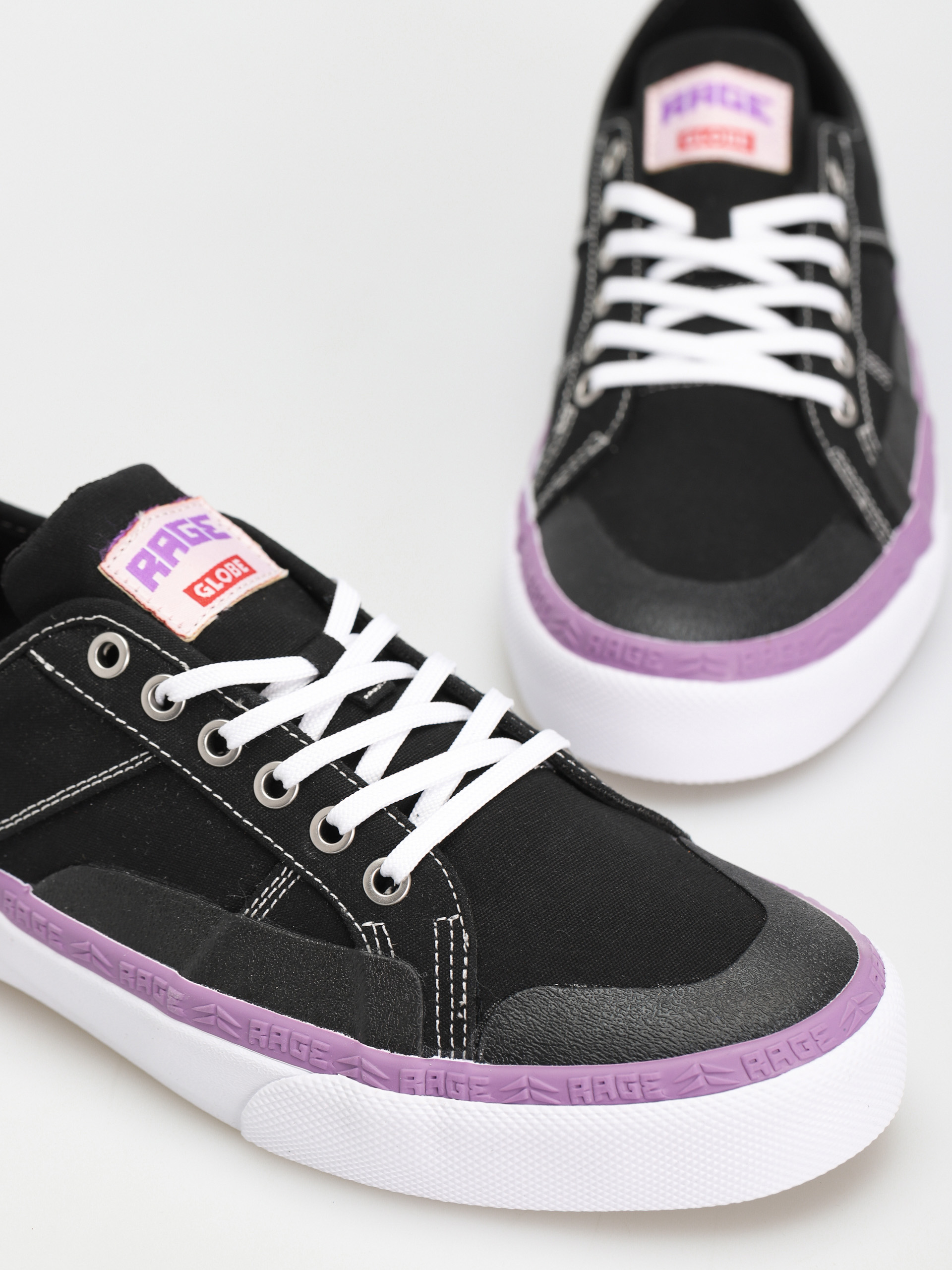 Topánky Globe Surplus (black/white/rage)