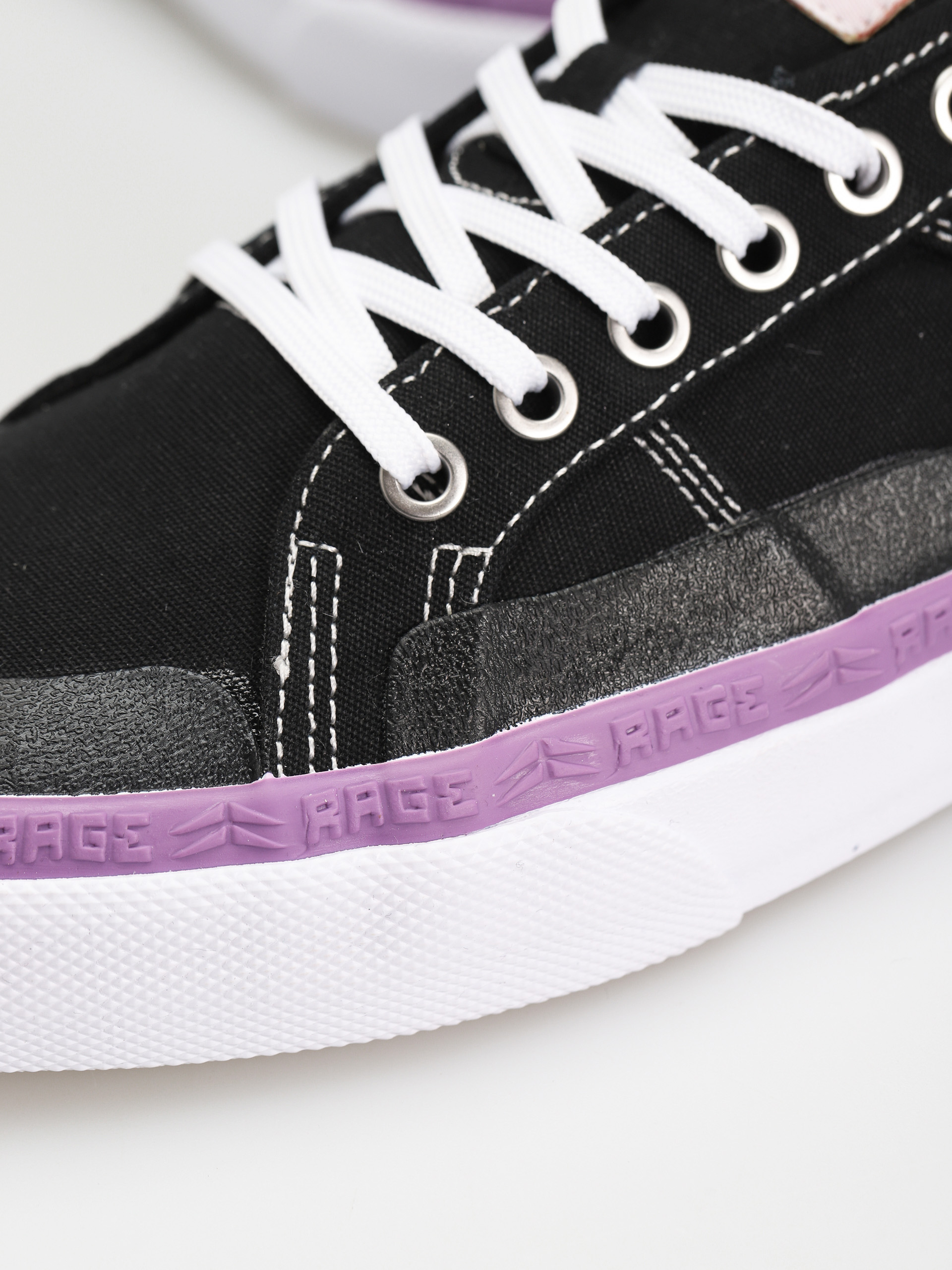 Topánky Globe Surplus (black/white/rage)