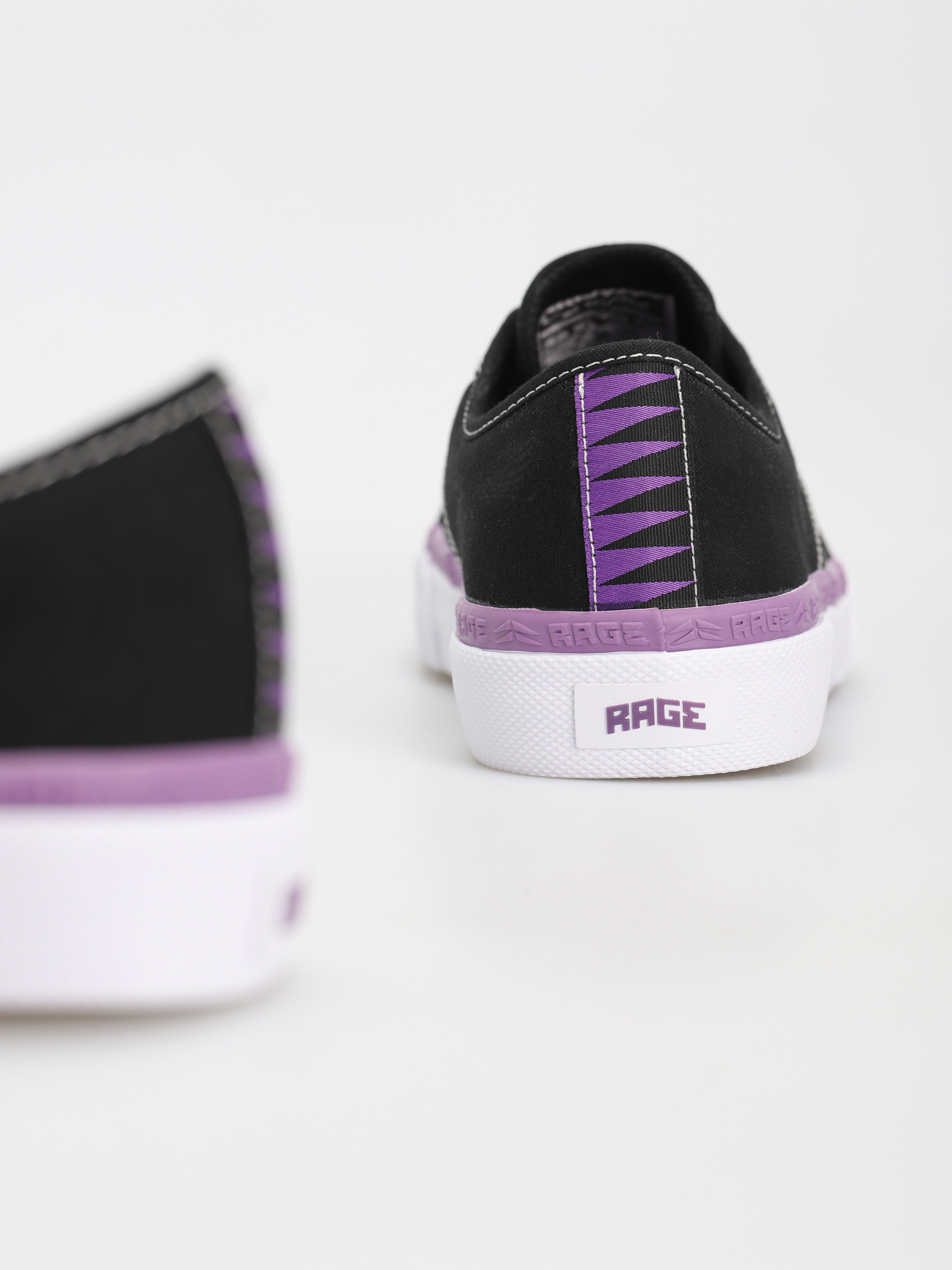 Topánky Globe Surplus (black/white/rage)