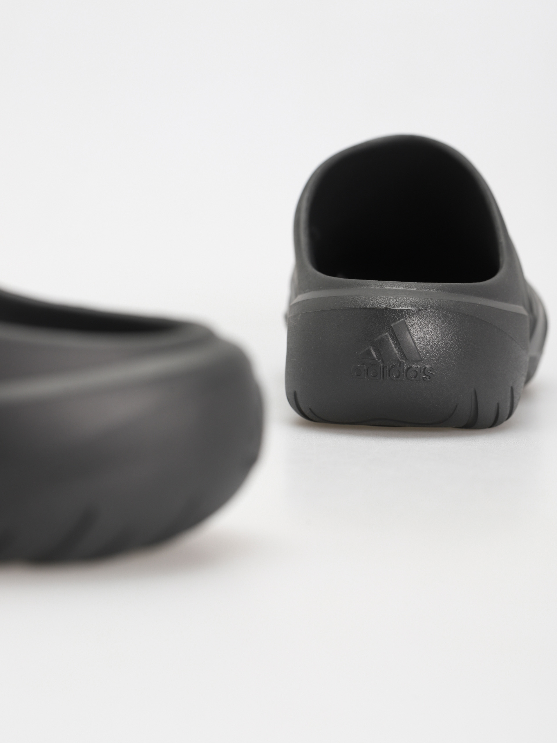 Šľapky adidas Adicane Clog (carbon/carbon/cblack)