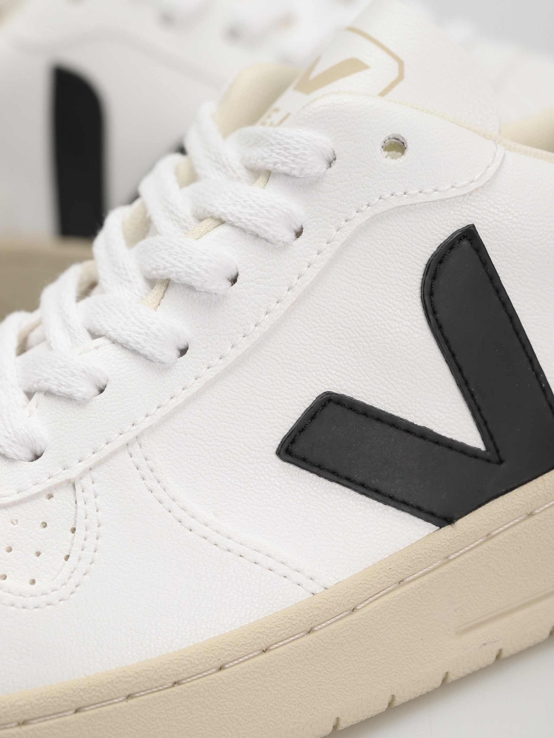 Topánky Veja V-10 Wmn (white black)