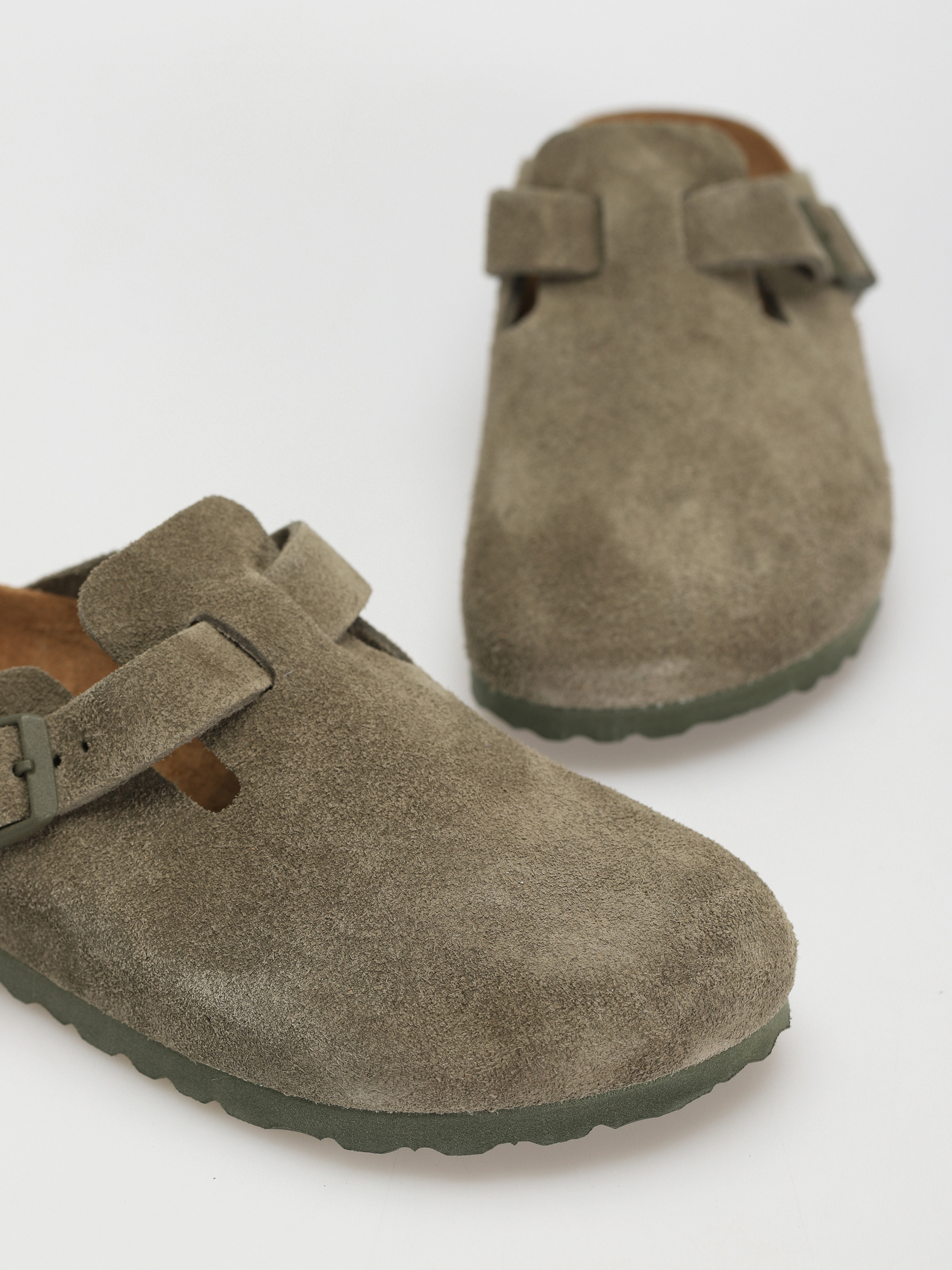 Šľapky Birkenstock Boston SFB Suede Narrow Wmn (modern suede thyme)