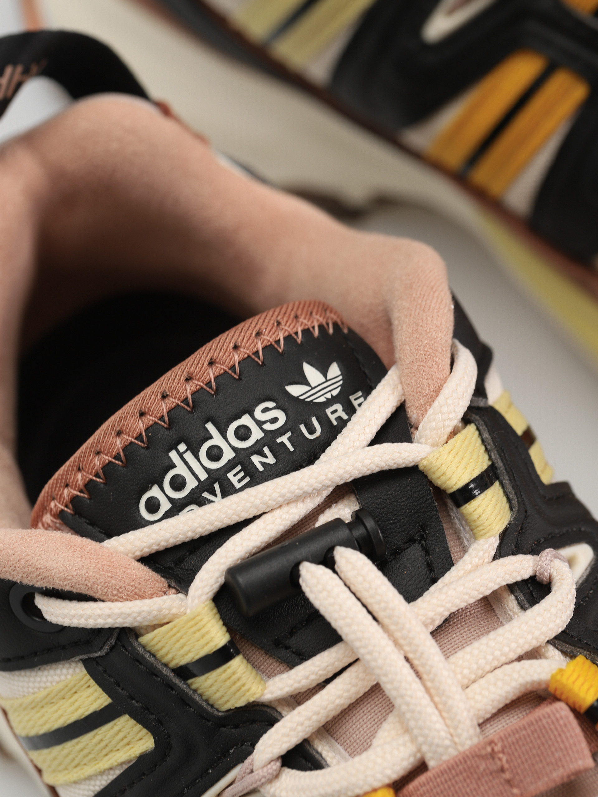 Topánky adidas Originals Hyperturf (cblack/wonwhi/clastr)