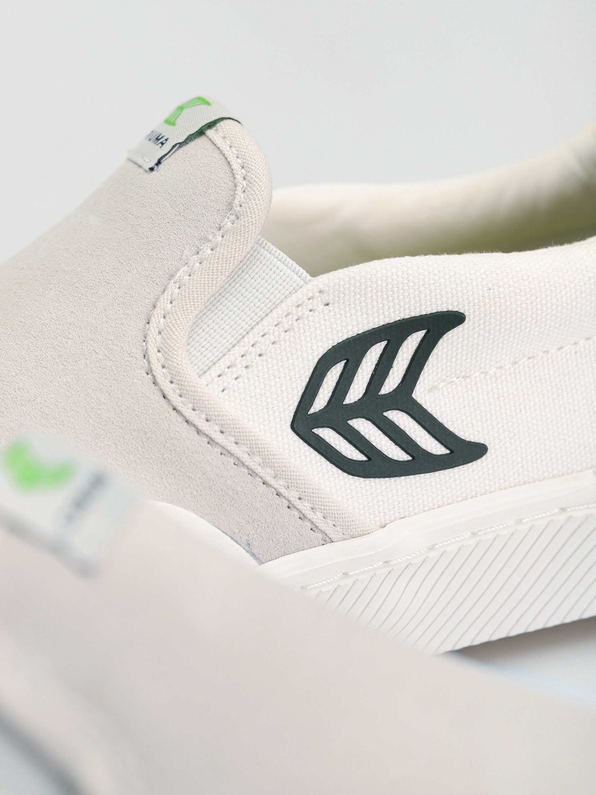 Topánky Cariuma Catiba Pro Slip On (oﬀ white vintage/black)