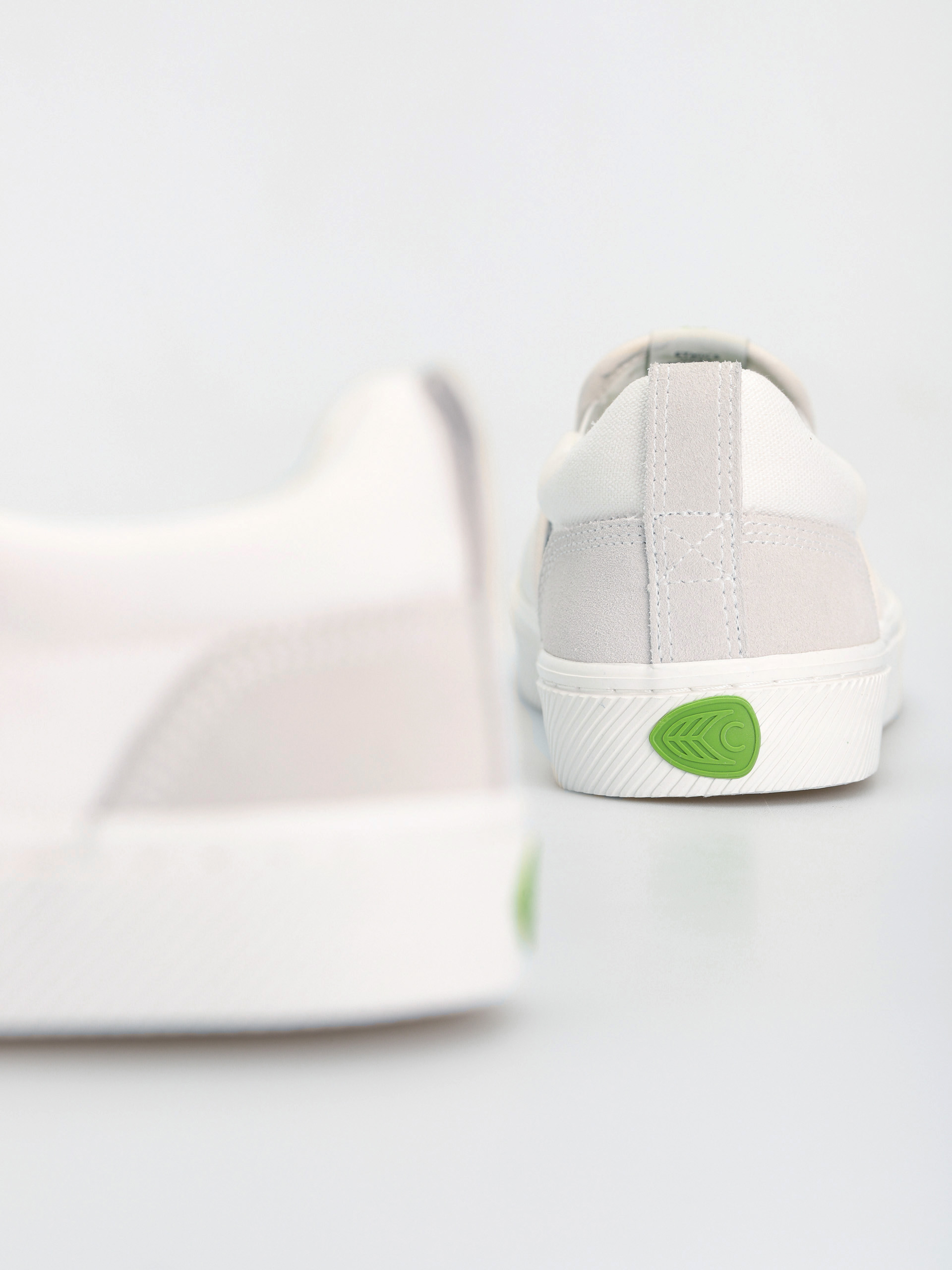 Topánky Cariuma Catiba Pro Slip On (oﬀ white vintage/black)