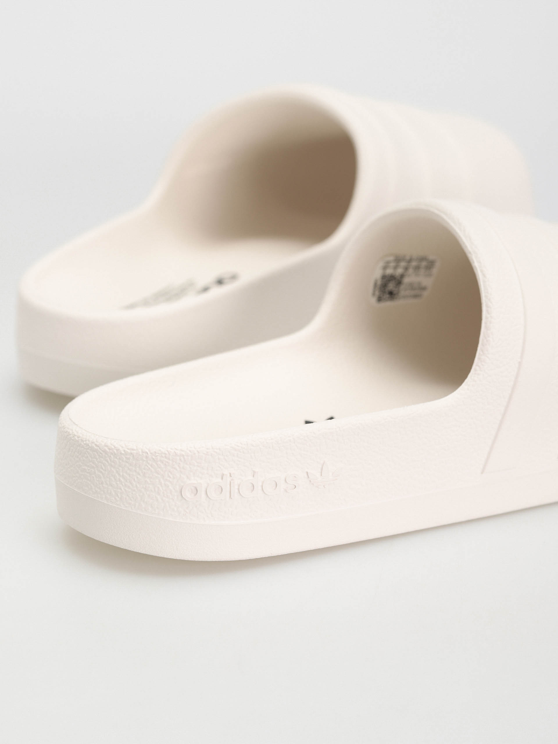 Šľapky adidas Originals Adifom Adilette (owhite/owhite/cblack)