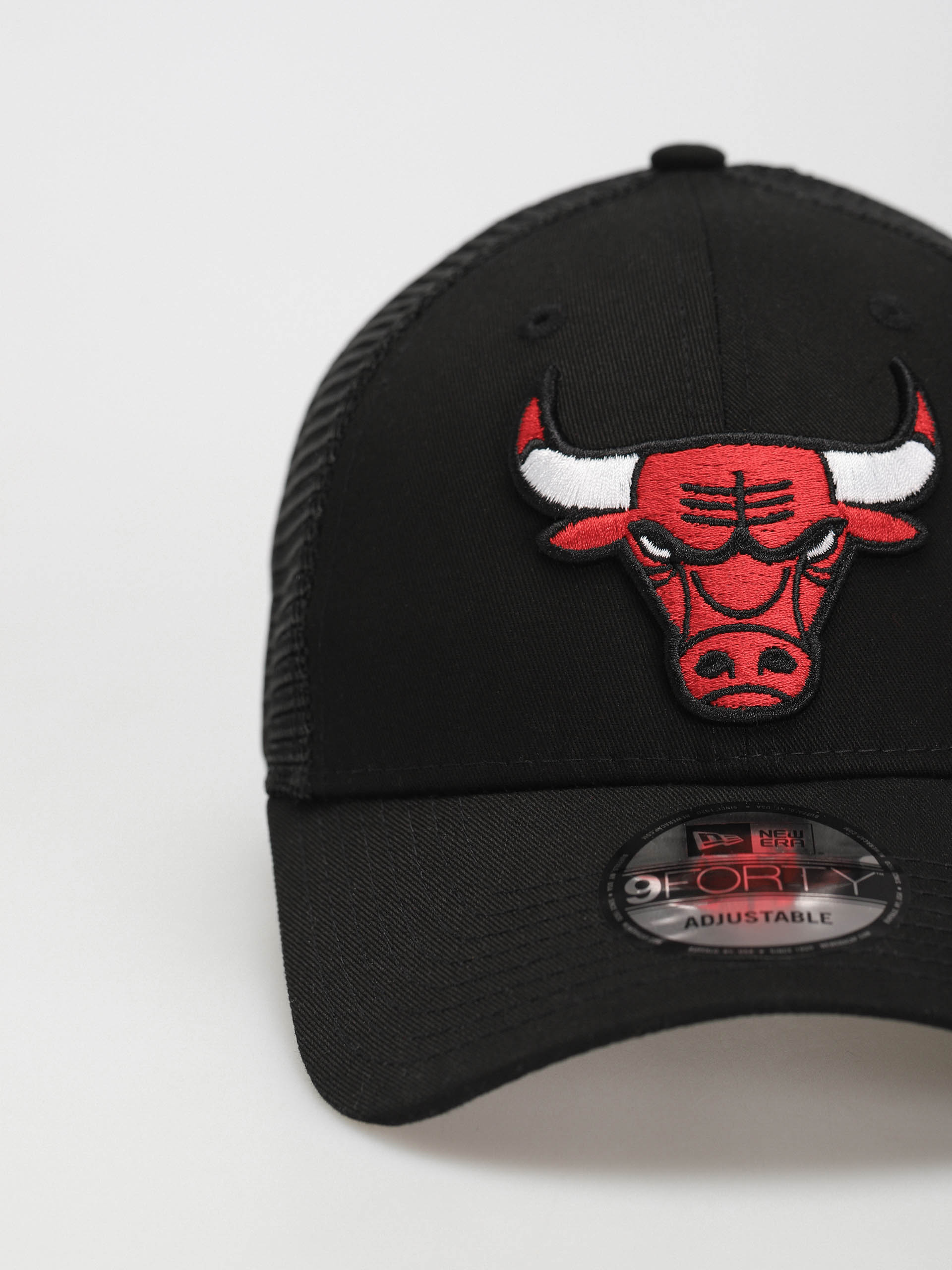 Šiltovka New Era Home Field 9Forty Trucker Chicago Bulls (black)