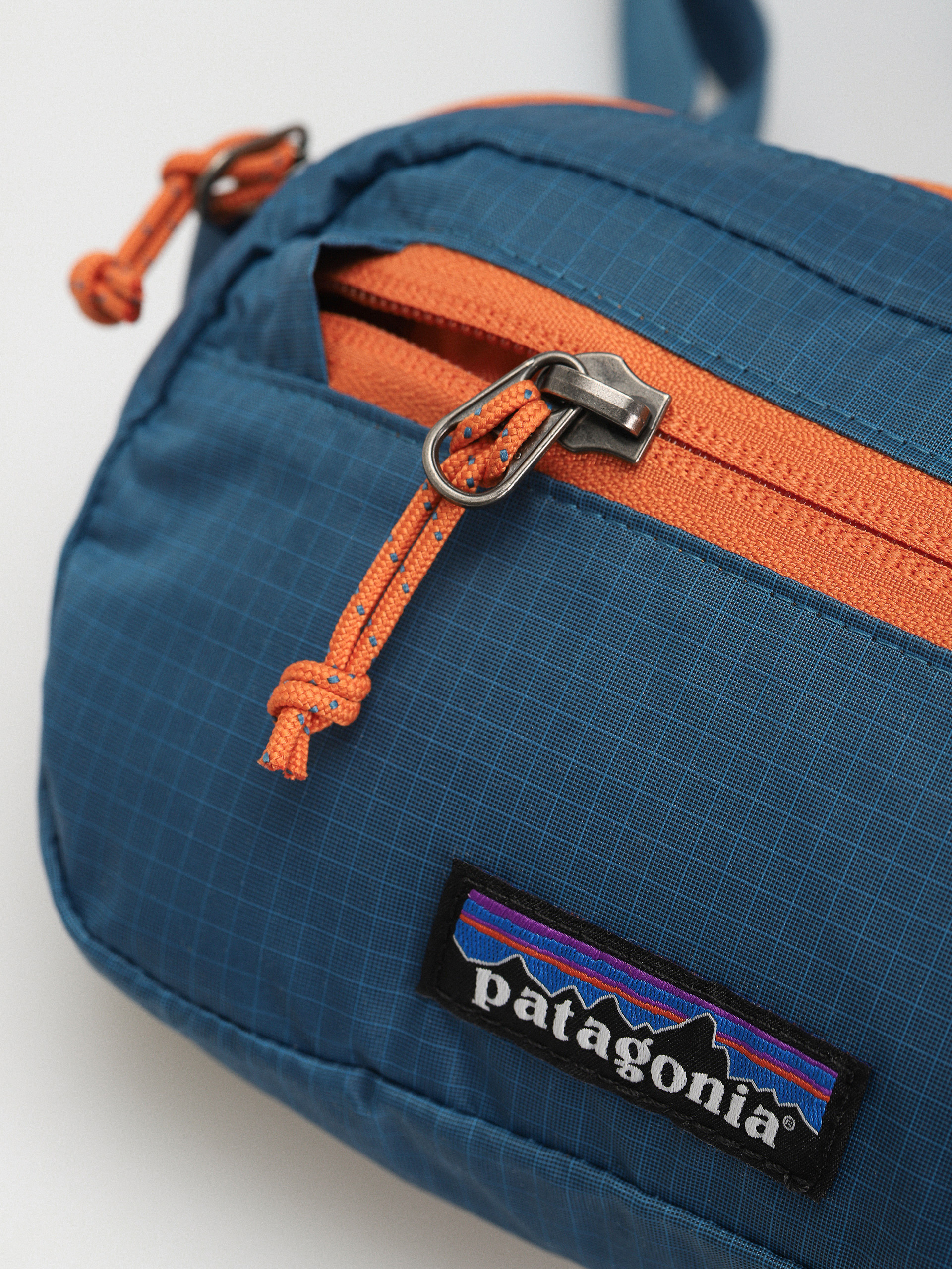Ľadvinka Patagonia Ultralight Black Hole Mini Hip Pack (wavy blue)