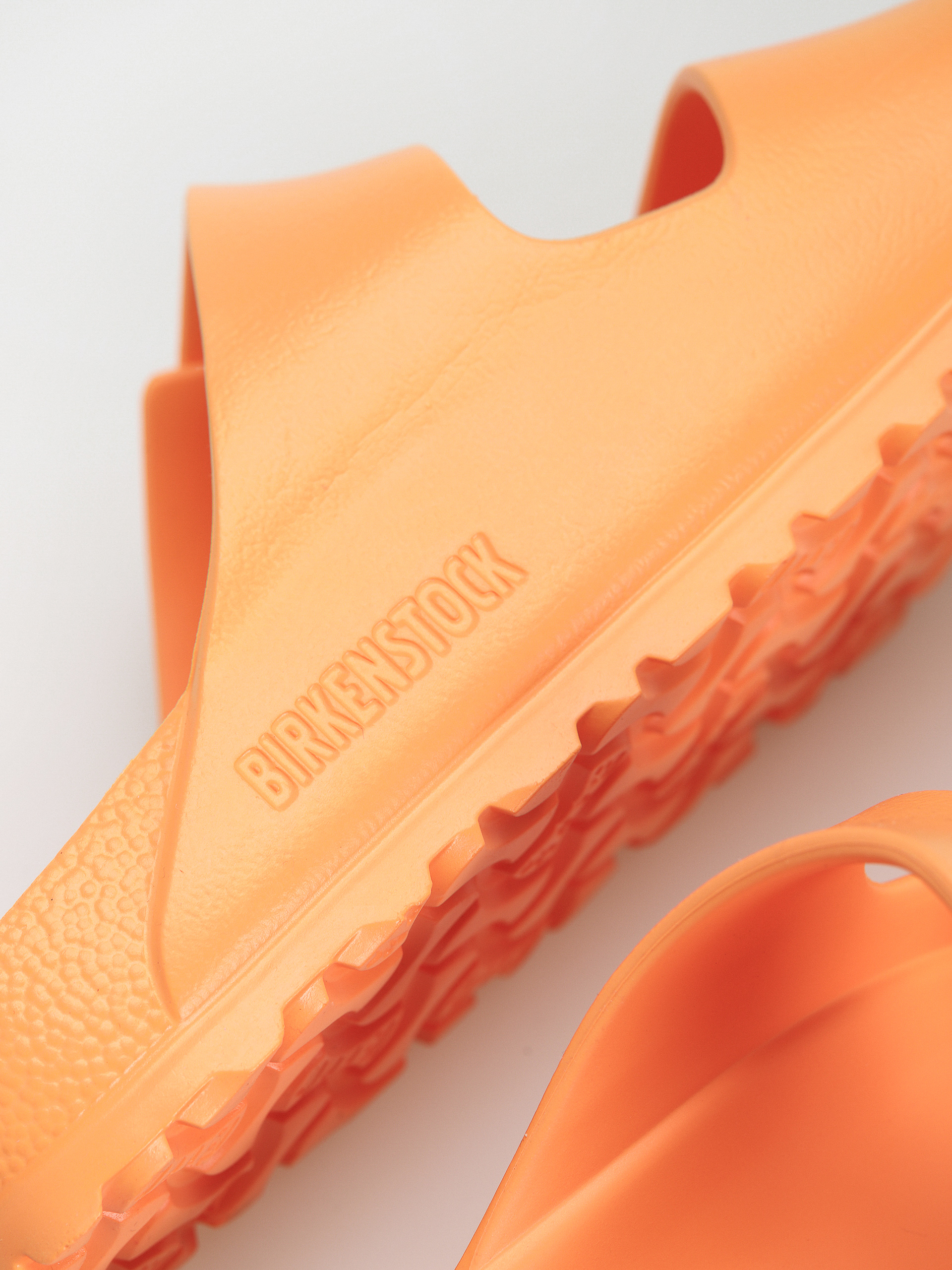 Šľapky Birkenstock Arizona Essentials EVA Narrow Wmn (papaya)