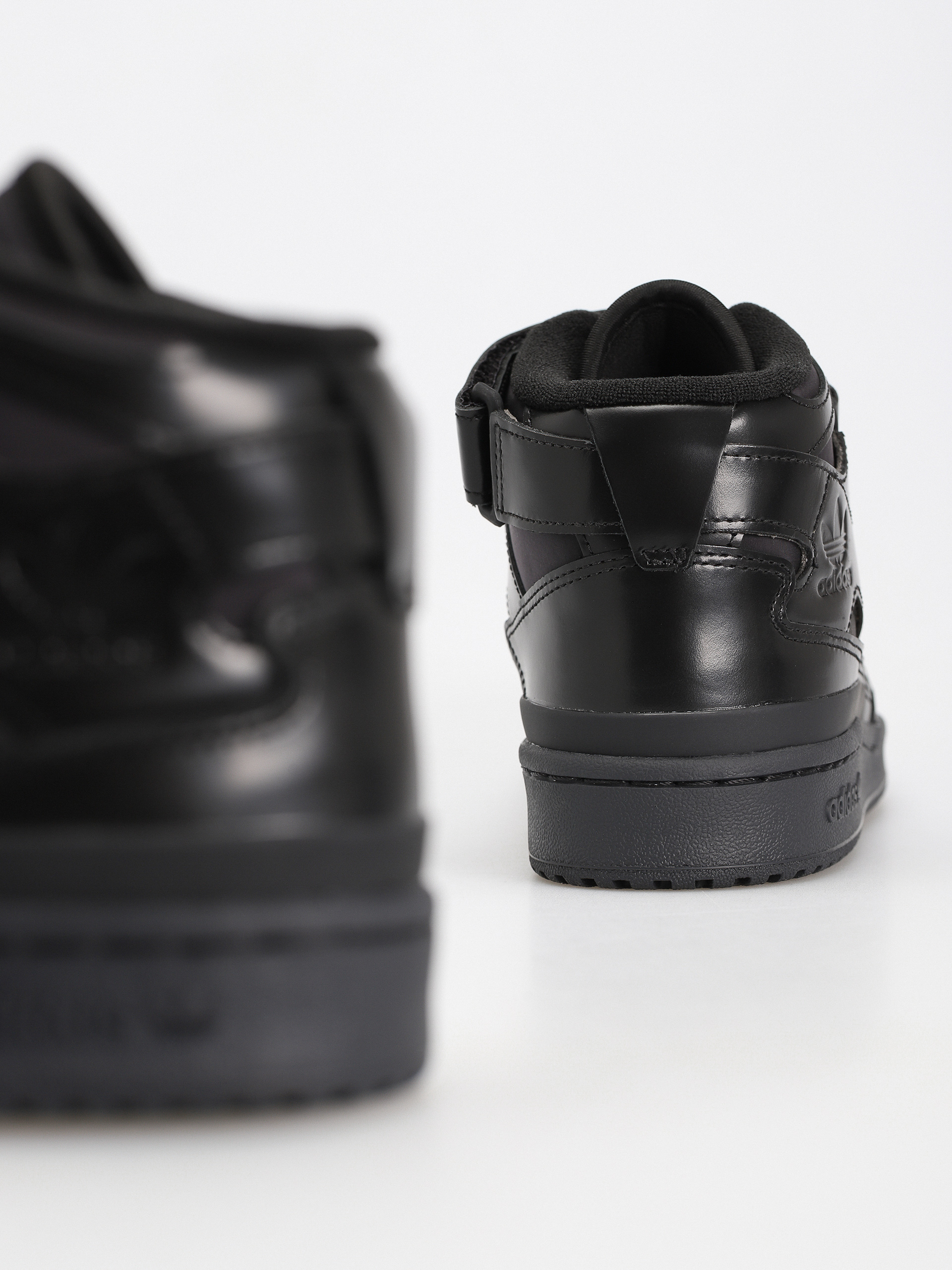 Topánky adidas Forum 84 Mid Adv X Heitor (cblack/silvmt/cblack)