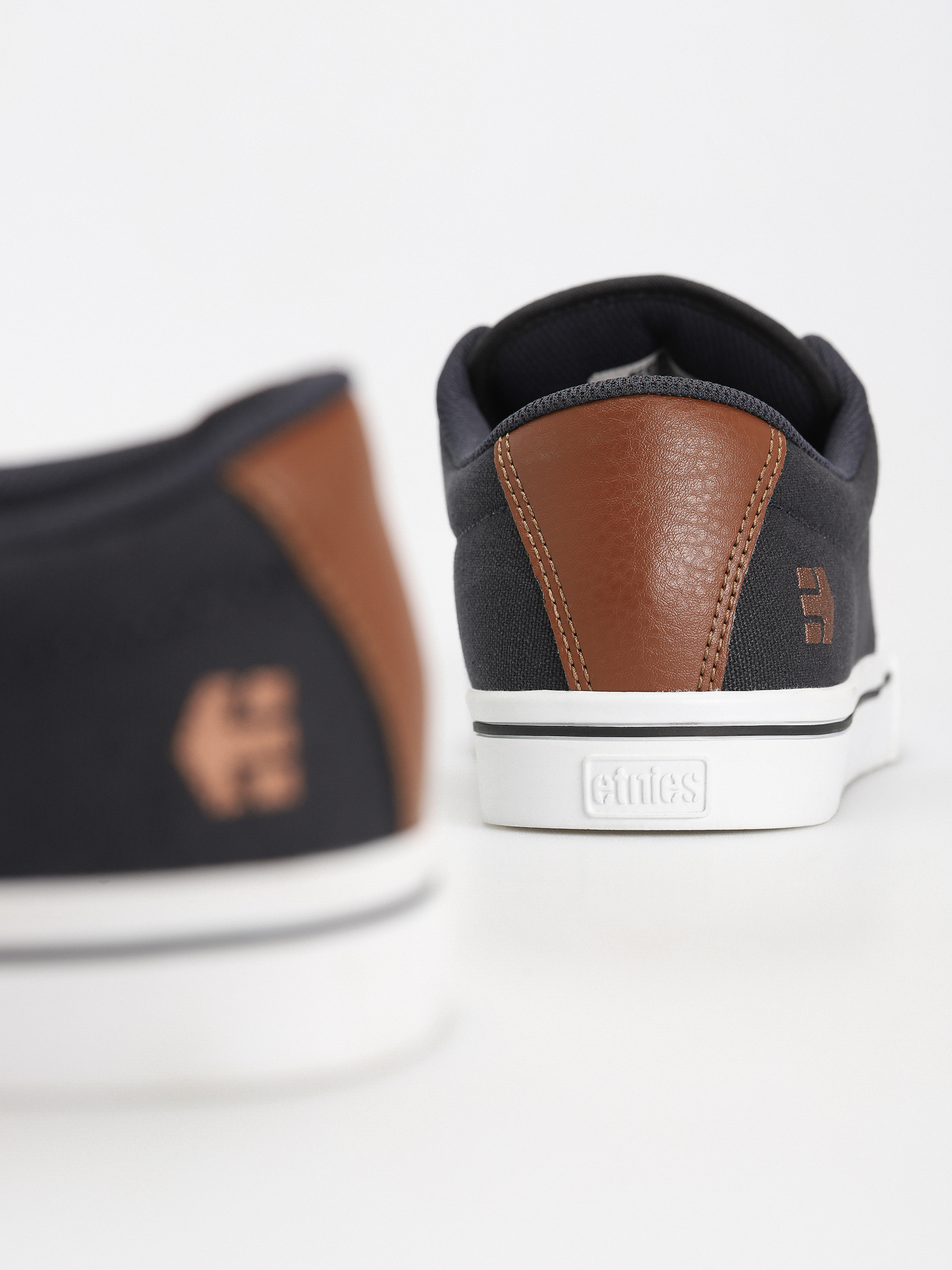 Topánky Etnies Jameson 2 Eco (navy/tan/white)