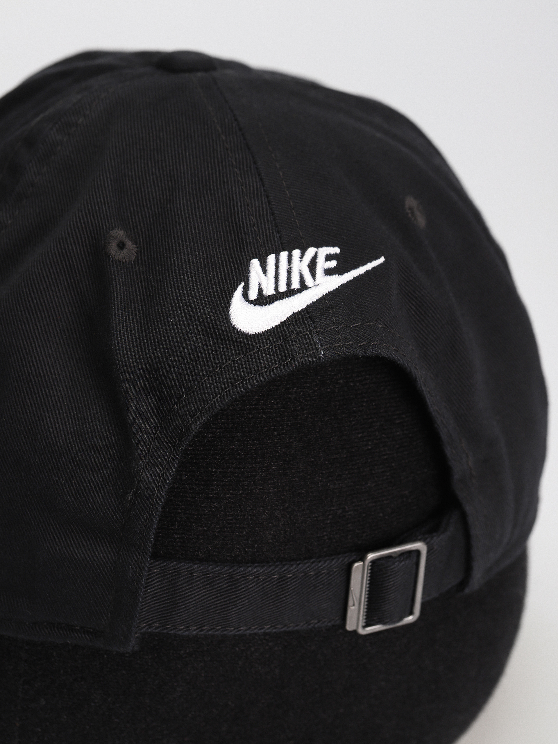 Šiltovka Nike SB Club (black/white)