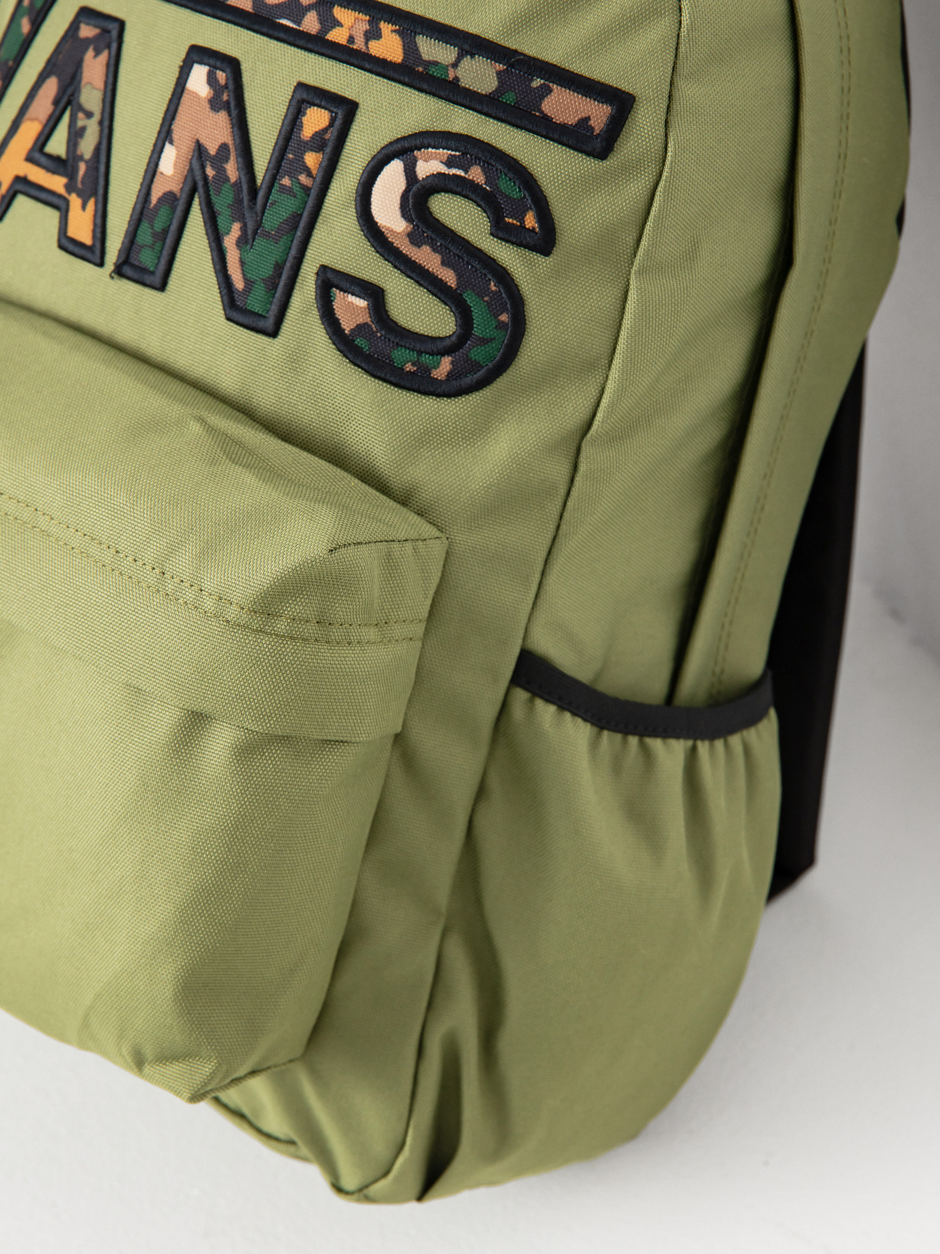 Batoh Vans Realm Flying V Wmn (loden green)