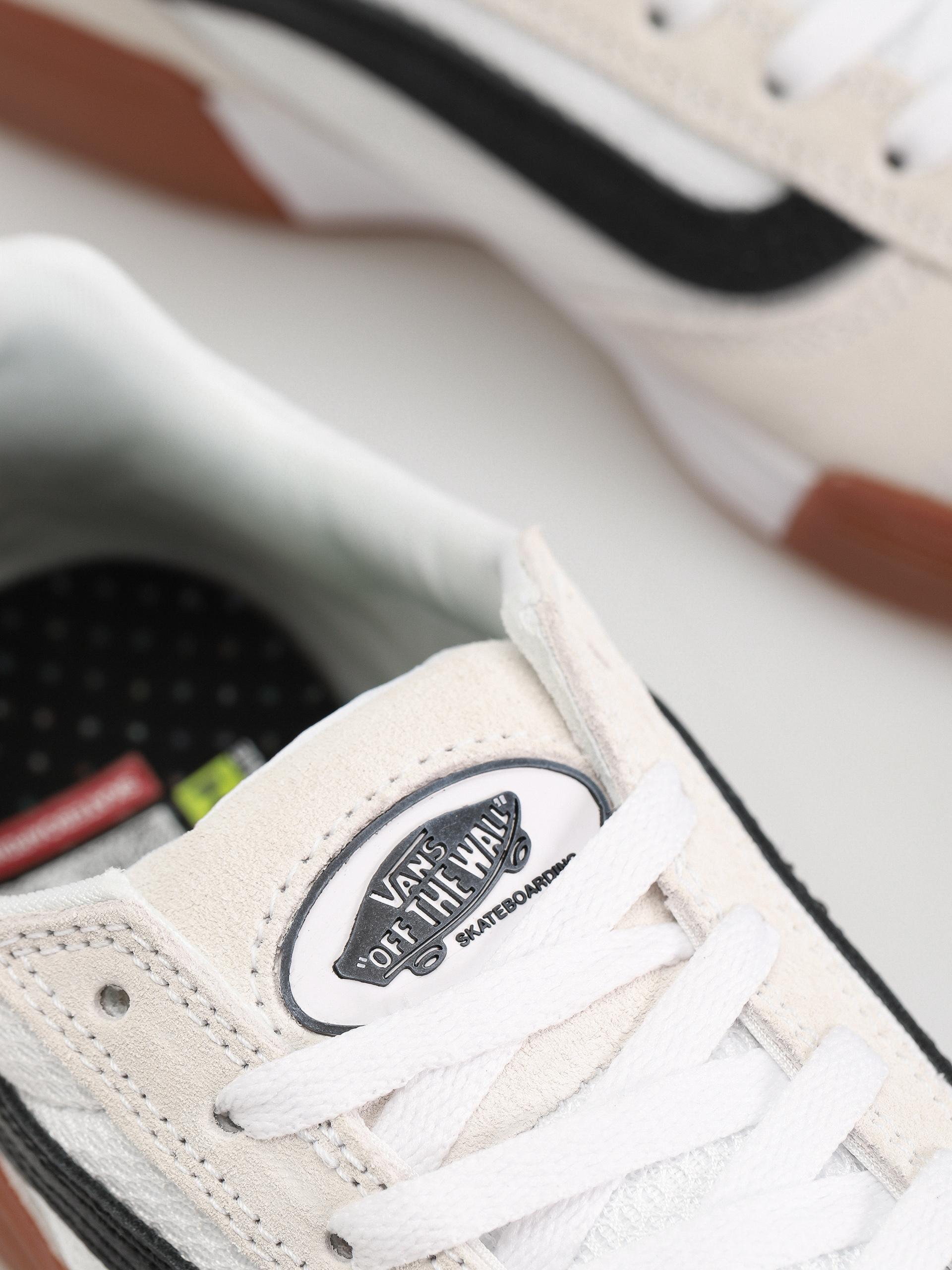 Topánky Vans Zahba (white/black/gum)