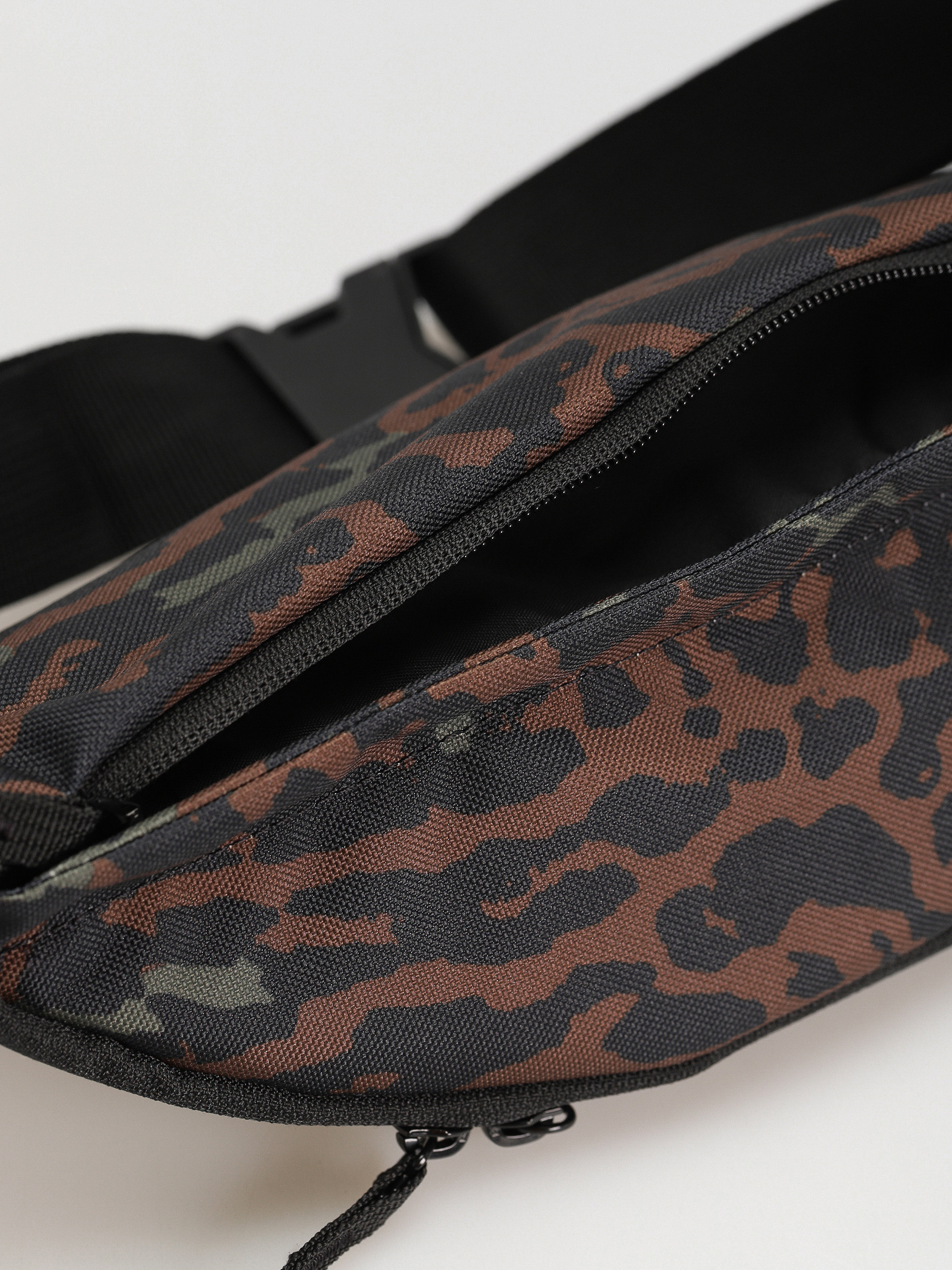 Ľadvinka Nike SB Heritage (black/black/oil green)