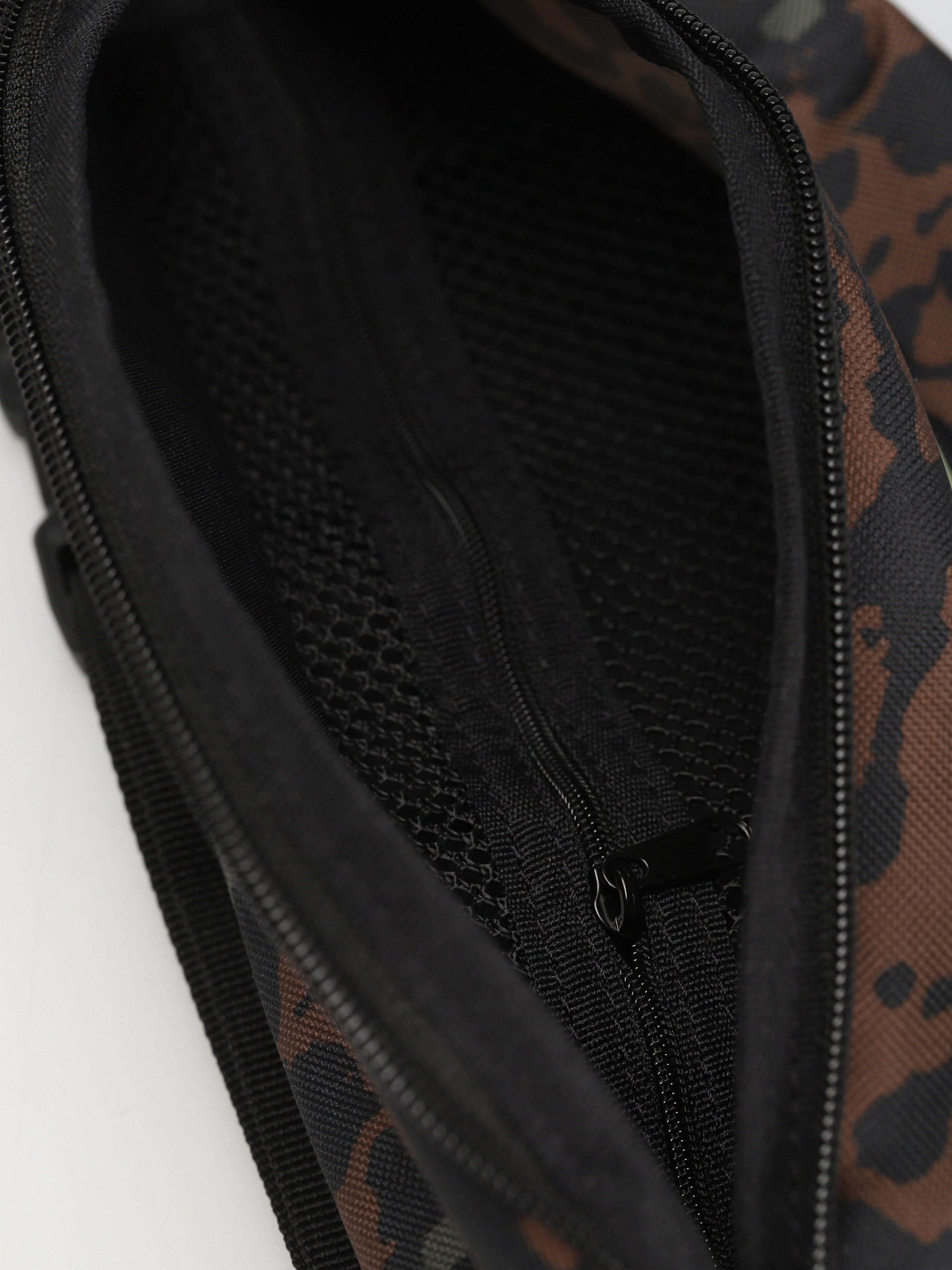 Ľadvinka Nike SB Heritage (black/black/oil green)