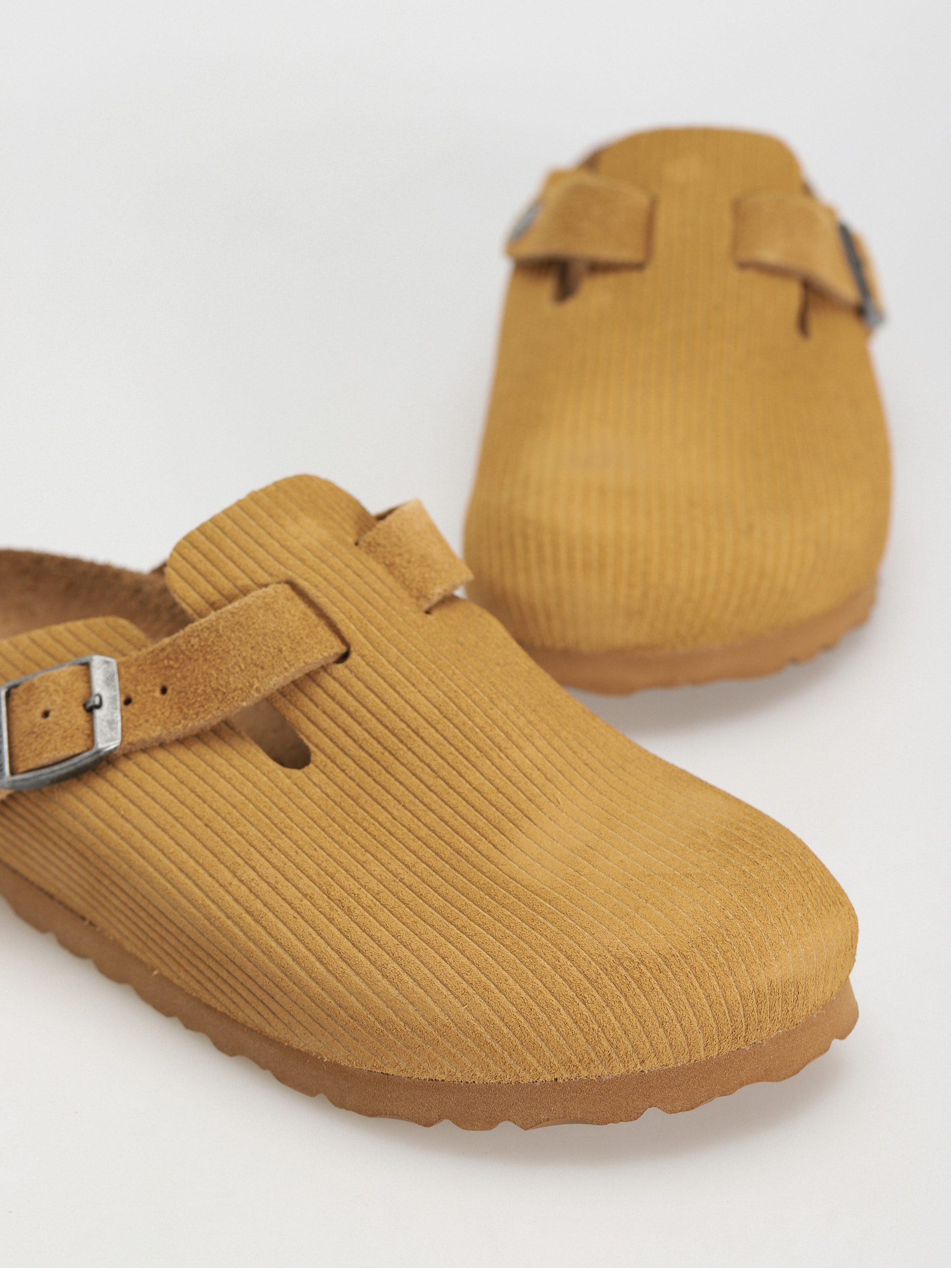 Šľapky Birkenstock Boston Suede Embossed Narrow Wmn (corduroy cork brown)