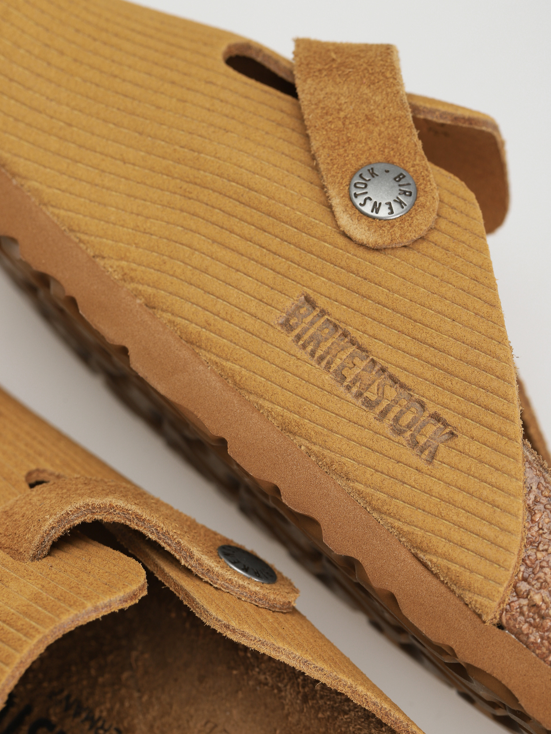 Šľapky Birkenstock Boston Suede Embossed Narrow Wmn (corduroy cork brown)