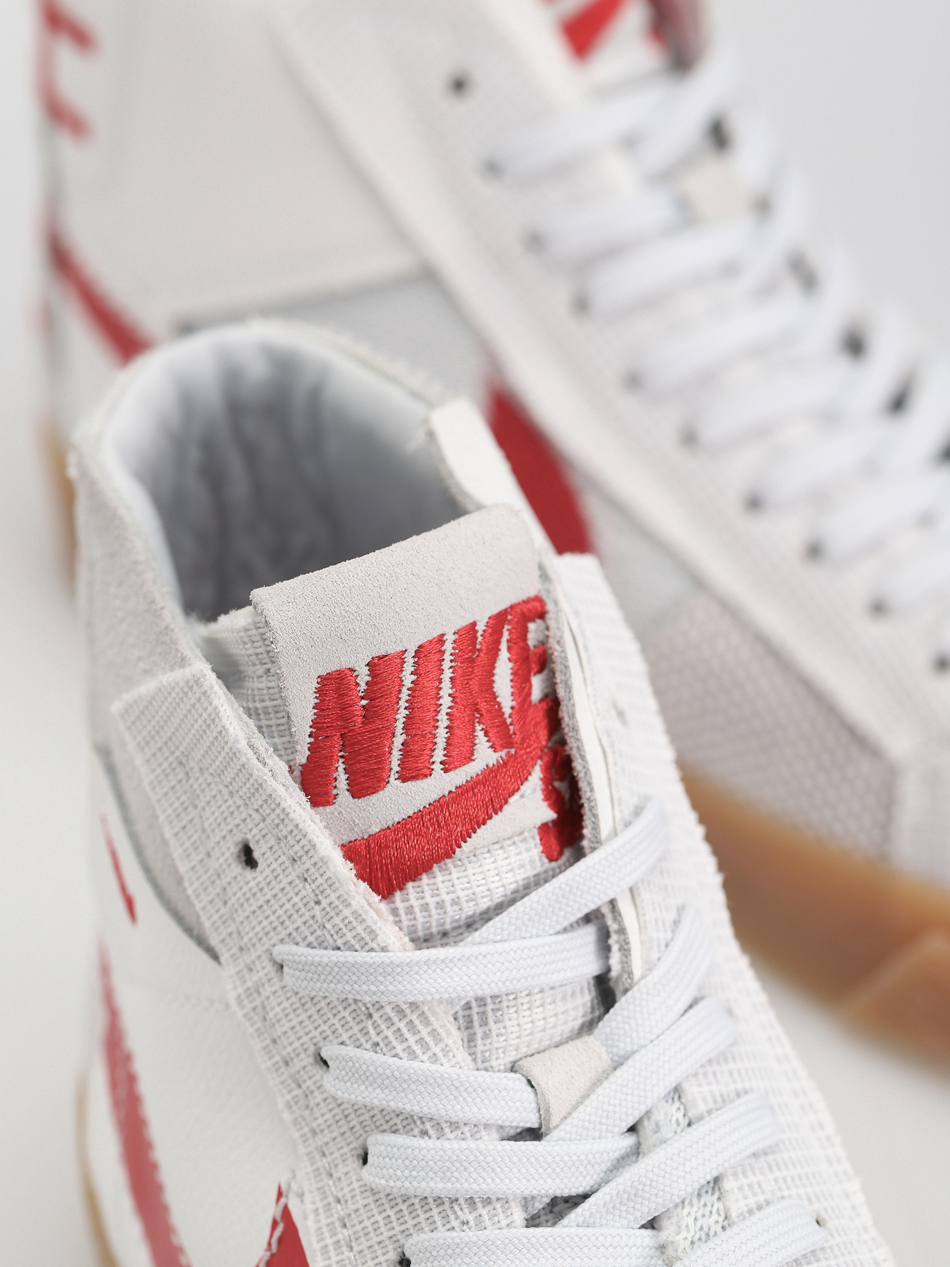 Topánky Nike SB Zoom Blazer Mid Prm (summit white/university red)