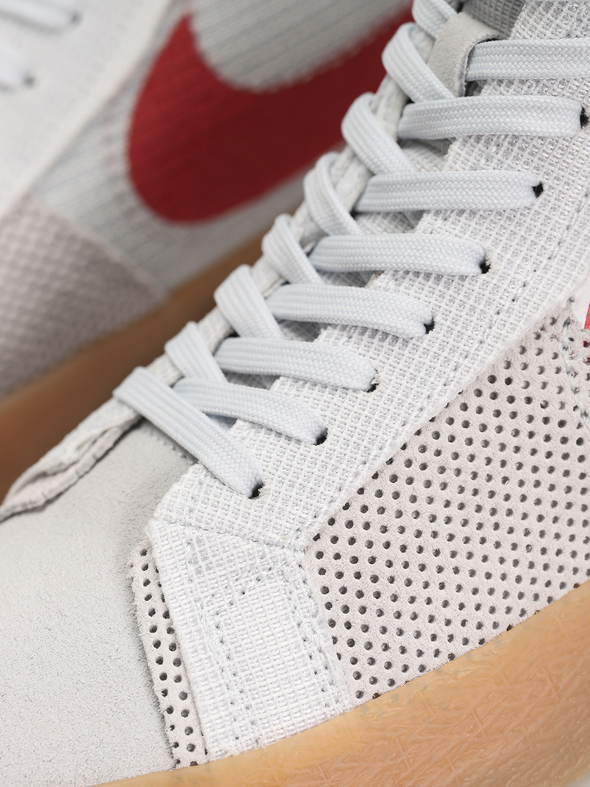 Topánky Nike SB Zoom Blazer Mid Prm (summit white/university red)