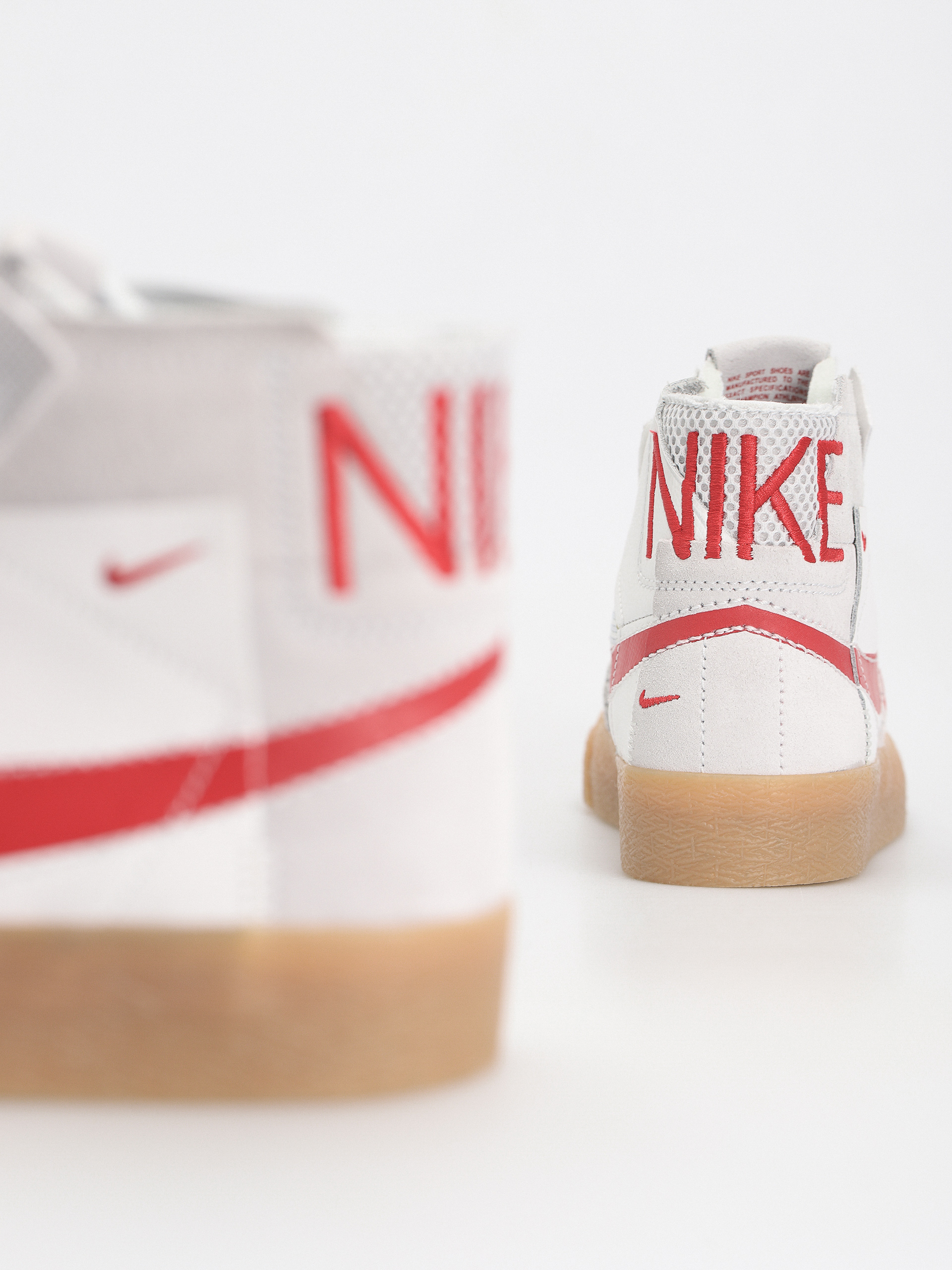 Topánky Nike SB Zoom Blazer Mid Prm (summit white/university red)