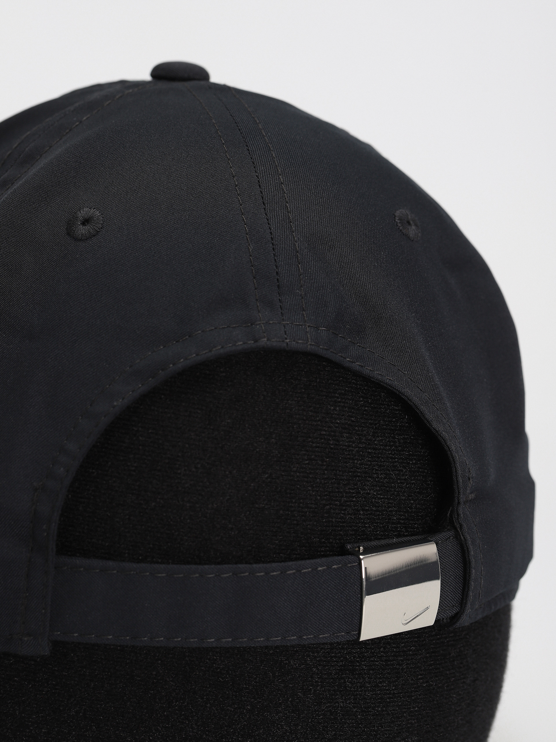 Šiltovka Nike SB Df Club Mtswsh L (black/metallic silver)