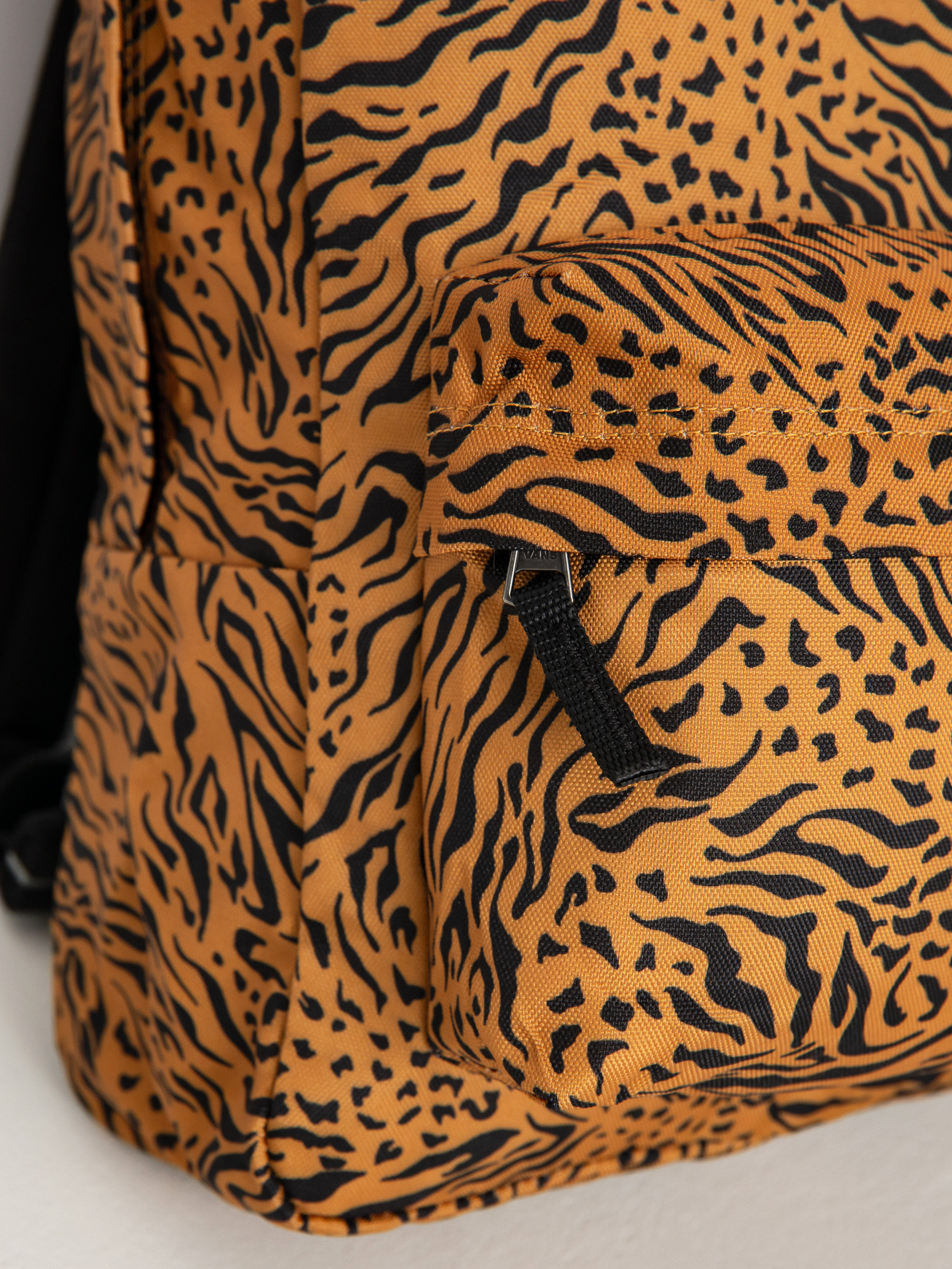 Batoh Vans Realm Wmn (golden brown/black)