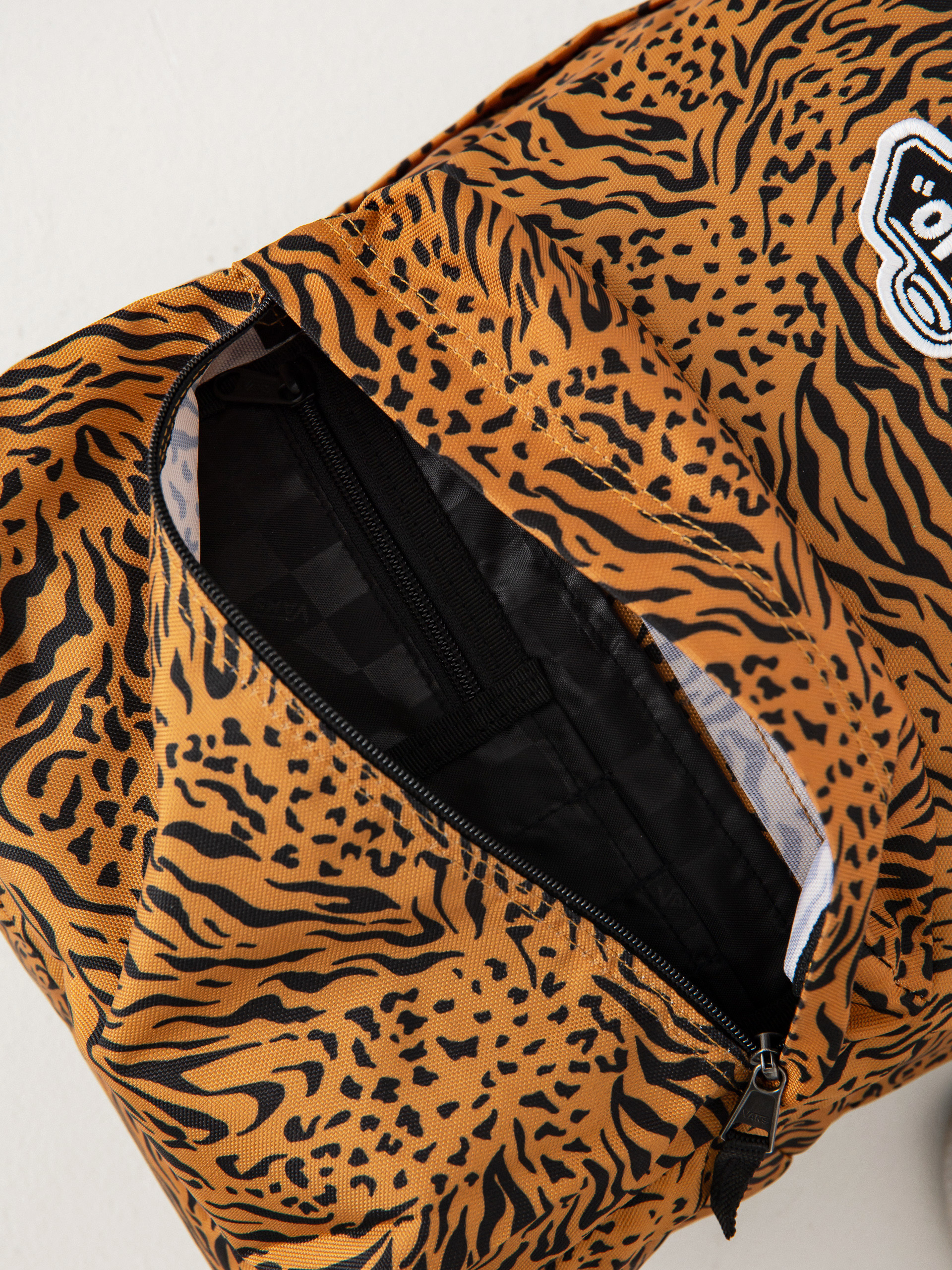 Batoh Vans Realm Wmn (golden brown/black)